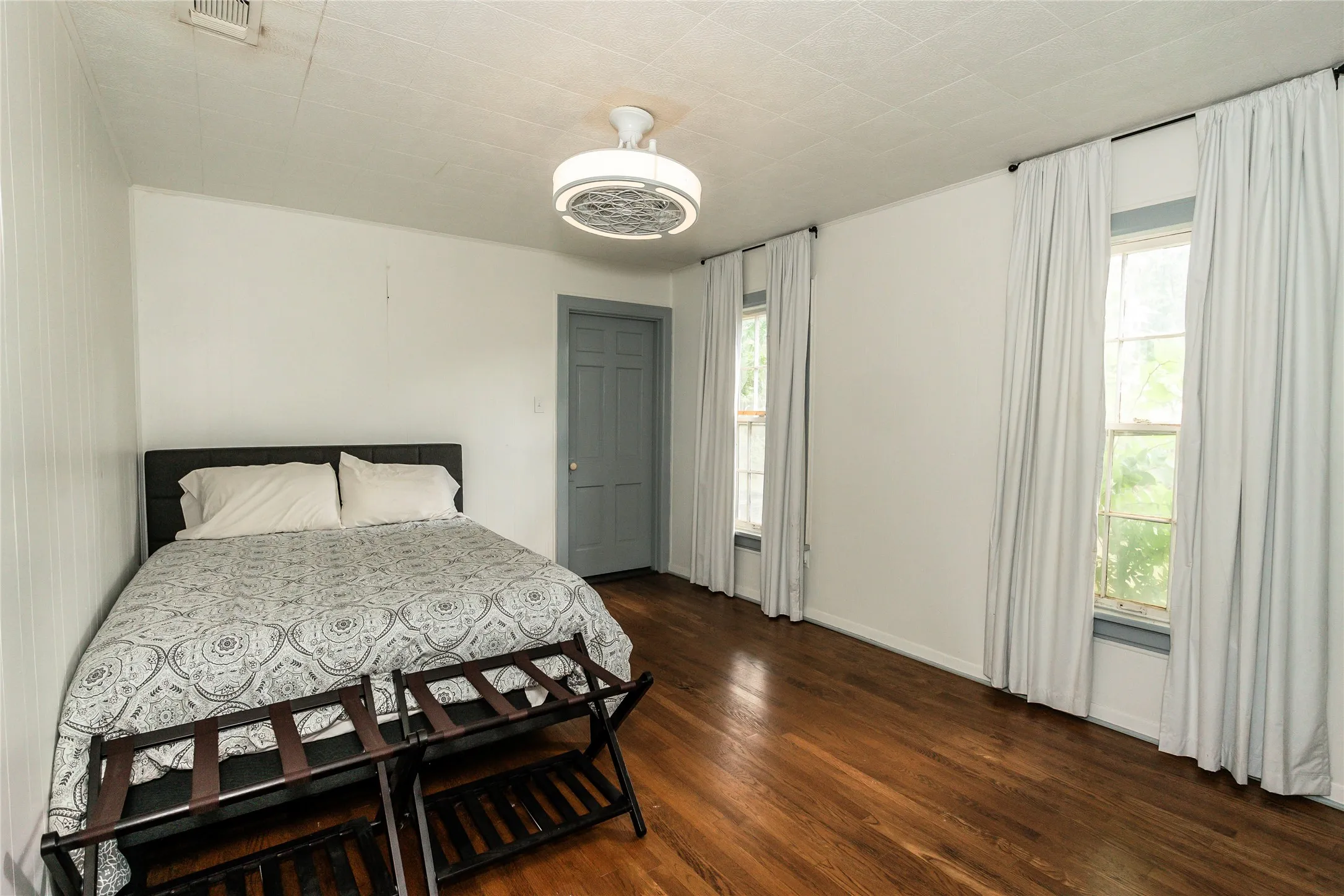 Single Family Residence For Sale in Montague County , 706 E Highway 82, Nocona, Texas 76255, 2 Bedroom, 1 Bathroom, Garage spaces, 1,275 Sqft, built in 1945, mls#21308902, Real Estate Agent in Nocona, Homes For Sale in Montague county, Homes For Sale in Nocona, Realtor in Nocona Texas, Real Estate Brokerage Independent Realty Texas, Luminita Cordes Realtor