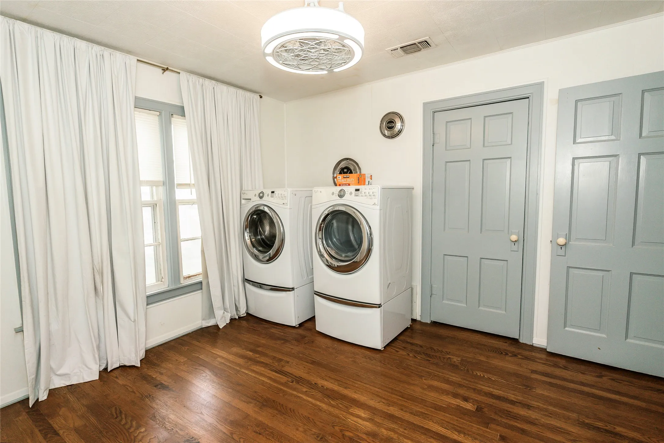 Single Family Residence For Sale in Montague County , 706 E Highway 82, Nocona, Texas 76255, 2 Bedroom, 1 Bathroom, Garage spaces, 1,275 Sqft, built in 1945, mls#21308902, Real Estate Agent in Nocona, Homes For Sale in Montague county, Homes For Sale in Nocona, Realtor in Nocona Texas, Real Estate Brokerage Independent Realty Texas, Luminita Cordes Realtor
