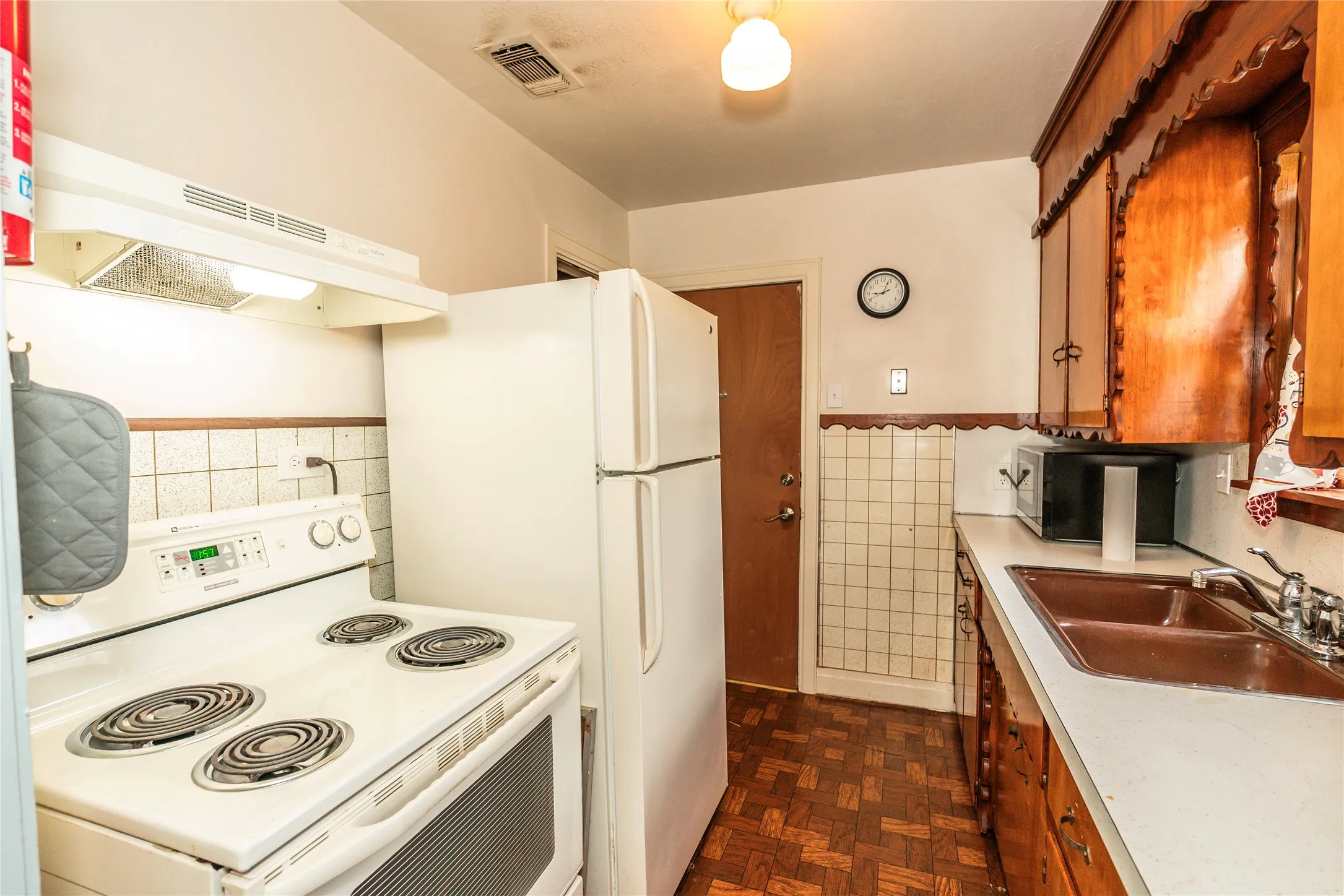 Single Family Residence For Sale in Montague County , 706 E Highway 82, Nocona, Texas 76255, 2 Bedroom, 1 Bathroom, Garage spaces, 1,275 Sqft, built in 1945, mls#21308902, Real Estate Agent in Nocona, Homes For Sale in Montague county, Homes For Sale in Nocona, Realtor in Nocona Texas, Real Estate Brokerage Independent Realty Texas, Luminita Cordes Realtor