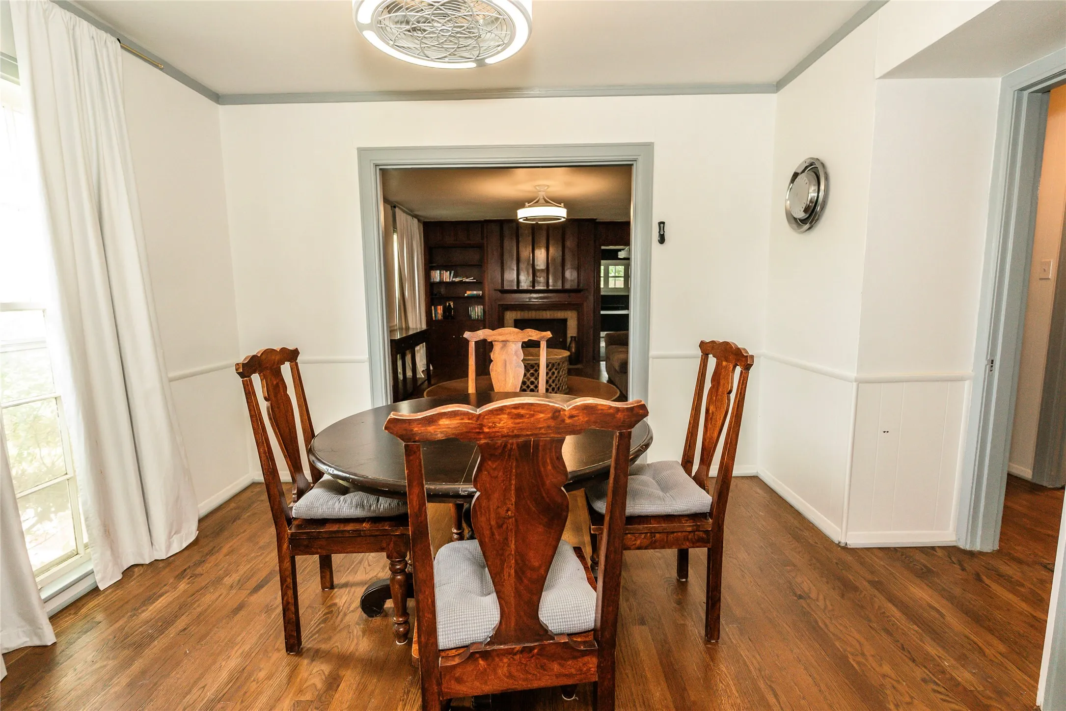Single Family Residence For Sale in Montague County , 706 E Highway 82, Nocona, Texas 76255, 2 Bedroom, 1 Bathroom, Garage spaces, 1,275 Sqft, built in 1945, mls#21308902, Real Estate Agent in Nocona, Homes For Sale in Montague county, Homes For Sale in Nocona, Realtor in Nocona Texas, Real Estate Brokerage Independent Realty Texas, Luminita Cordes Realtor