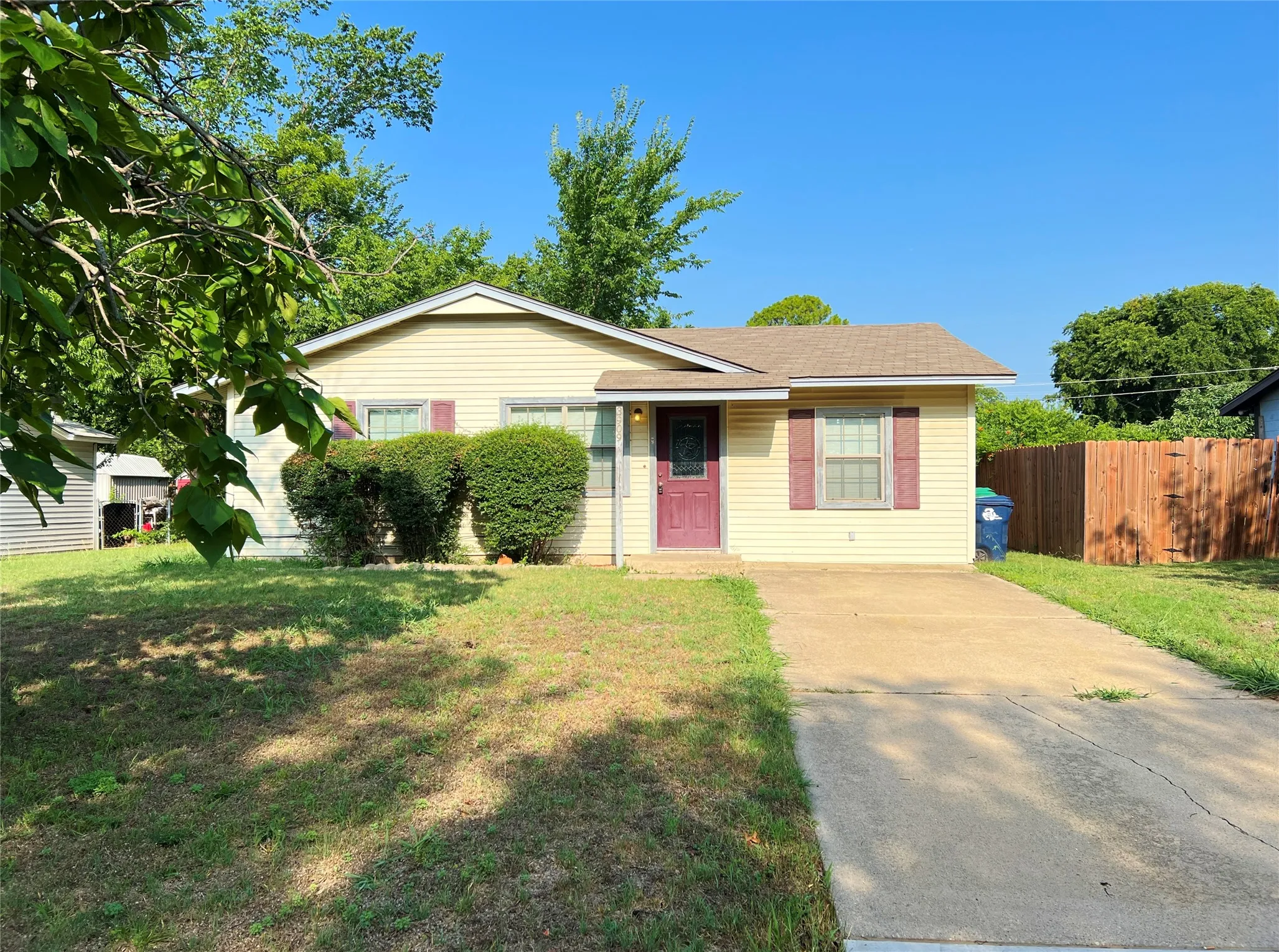Single Family Residence For Rent in Denton County , 3909 Atlas Drive, Denton, Texas 76209, 3 Bedroom, 1 Bathroom, Garage spaces, 1,016 Sqft, built in 1965, mls#21309030, Real Estate Agent in Denton, Homes For Rent in Denton county, Homes For Rent in Denton, Realtor in Denton Texas, Real Estate Brokerage Independent Realty Texas, Luminita Cordes Realtor