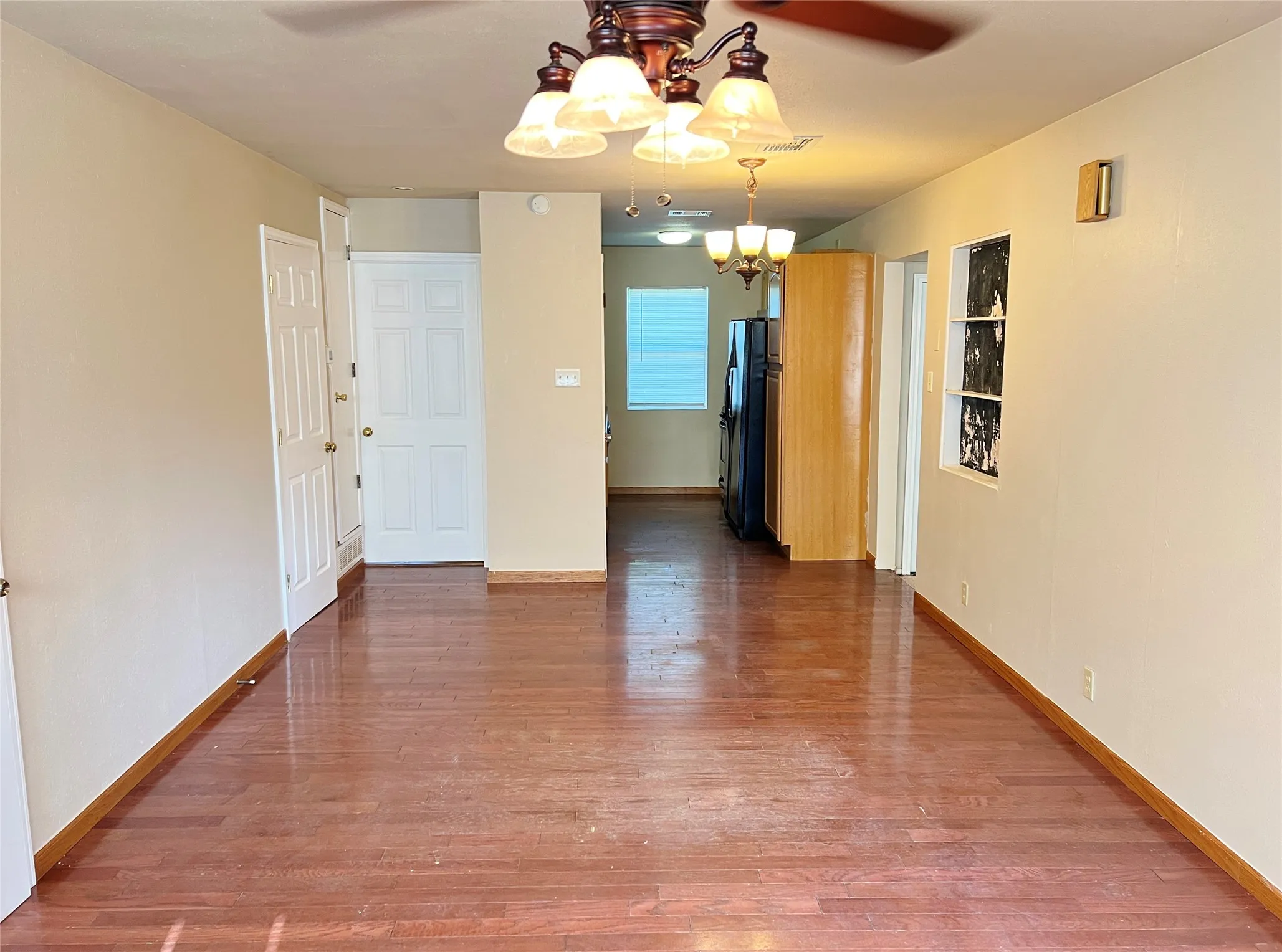Single Family Residence For Rent in Denton County , 3909 Atlas Drive, Denton, Texas 76209, 3 Bedroom, 1 Bathroom, Garage spaces, 1,016 Sqft, built in 1965, mls#21309030, Real Estate Agent in Denton, Homes For Rent in Denton county, Homes For Rent in Denton, Realtor in Denton Texas, Real Estate Brokerage Independent Realty Texas, Luminita Cordes Realtor