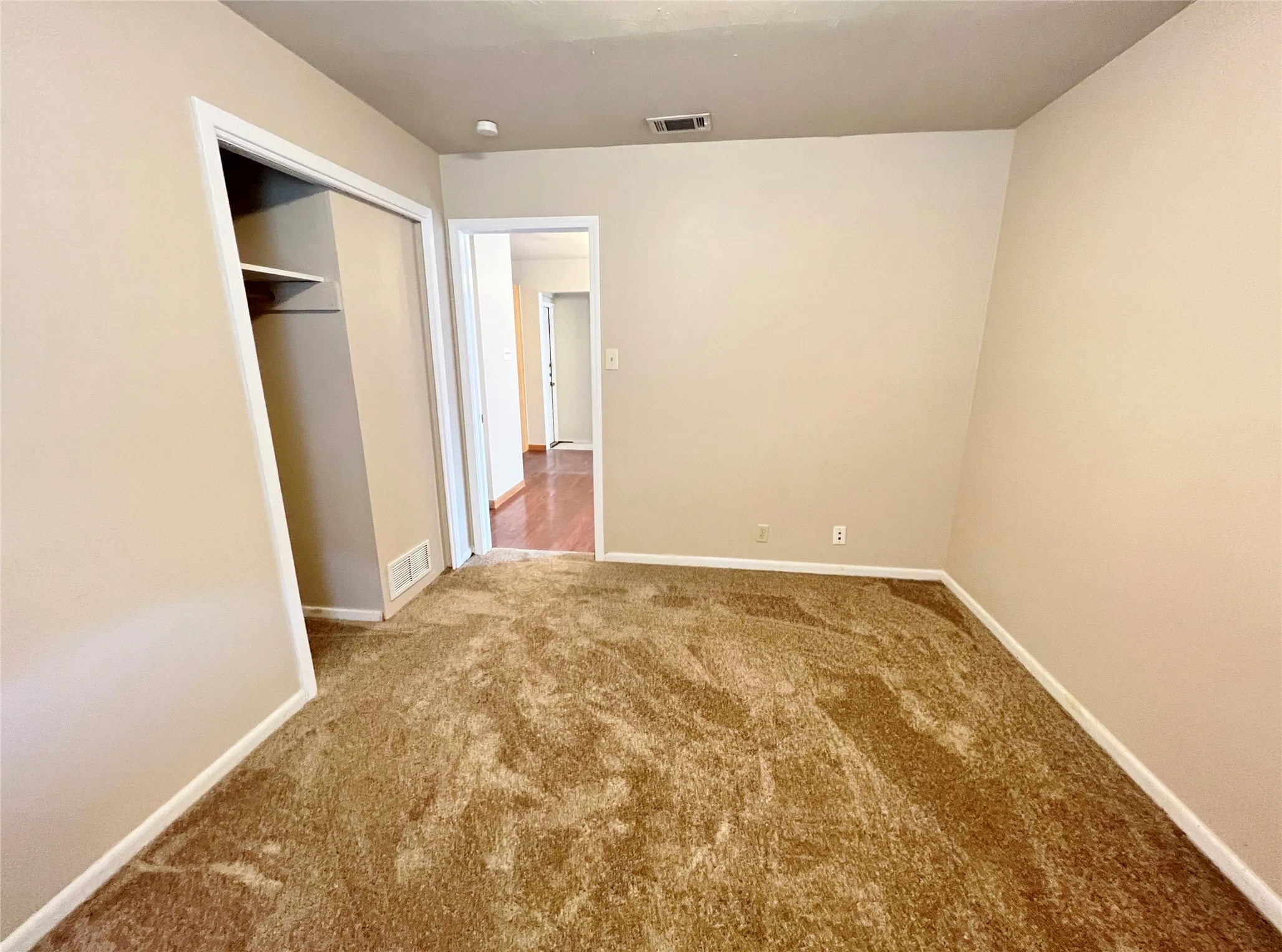Single Family Residence For Rent in Denton County , 3909 Atlas Drive, Denton, Texas 76209, 3 Bedroom, 1 Bathroom, Garage spaces, 1,016 Sqft, built in 1965, mls#21309030, Real Estate Agent in Denton, Homes For Rent in Denton county, Homes For Rent in Denton, Realtor in Denton Texas, Real Estate Brokerage Independent Realty Texas, Luminita Cordes Realtor