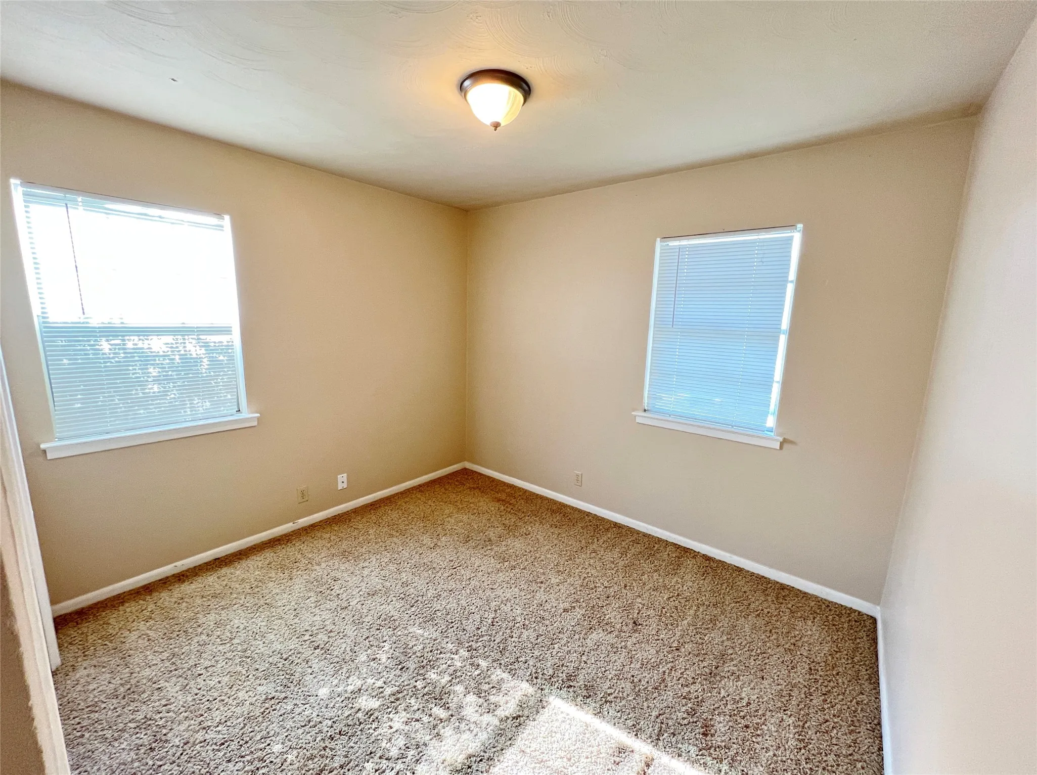 Single Family Residence For Rent in Denton County , 3909 Atlas Drive, Denton, Texas 76209, 3 Bedroom, 1 Bathroom, Garage spaces, 1,016 Sqft, built in 1965, mls#21309030, Real Estate Agent in Denton, Homes For Rent in Denton county, Homes For Rent in Denton, Realtor in Denton Texas, Real Estate Brokerage Independent Realty Texas, Luminita Cordes Realtor