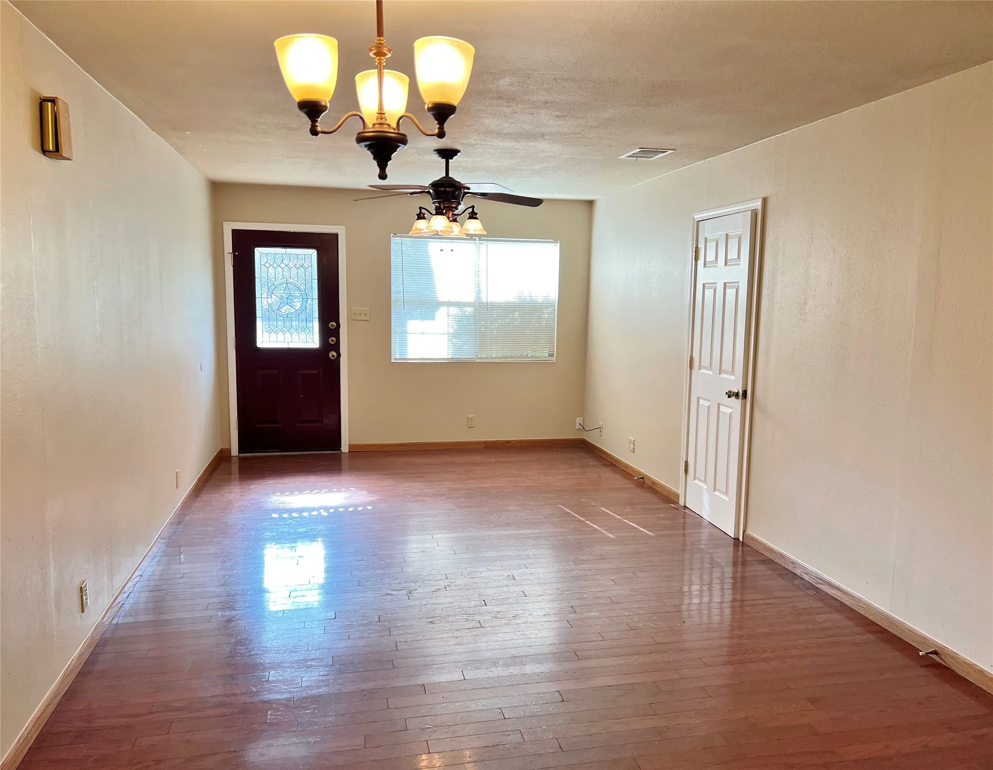 Single Family Residence For Rent in Denton County , 3909 Atlas Drive, Denton, Texas 76209, 3 Bedroom, 1 Bathroom, Garage spaces, 1,016 Sqft, built in 1965, mls#21309030, Real Estate Agent in Denton, Homes For Rent in Denton county, Homes For Rent in Denton, Realtor in Denton Texas, Real Estate Brokerage Independent Realty Texas, Luminita Cordes Realtor