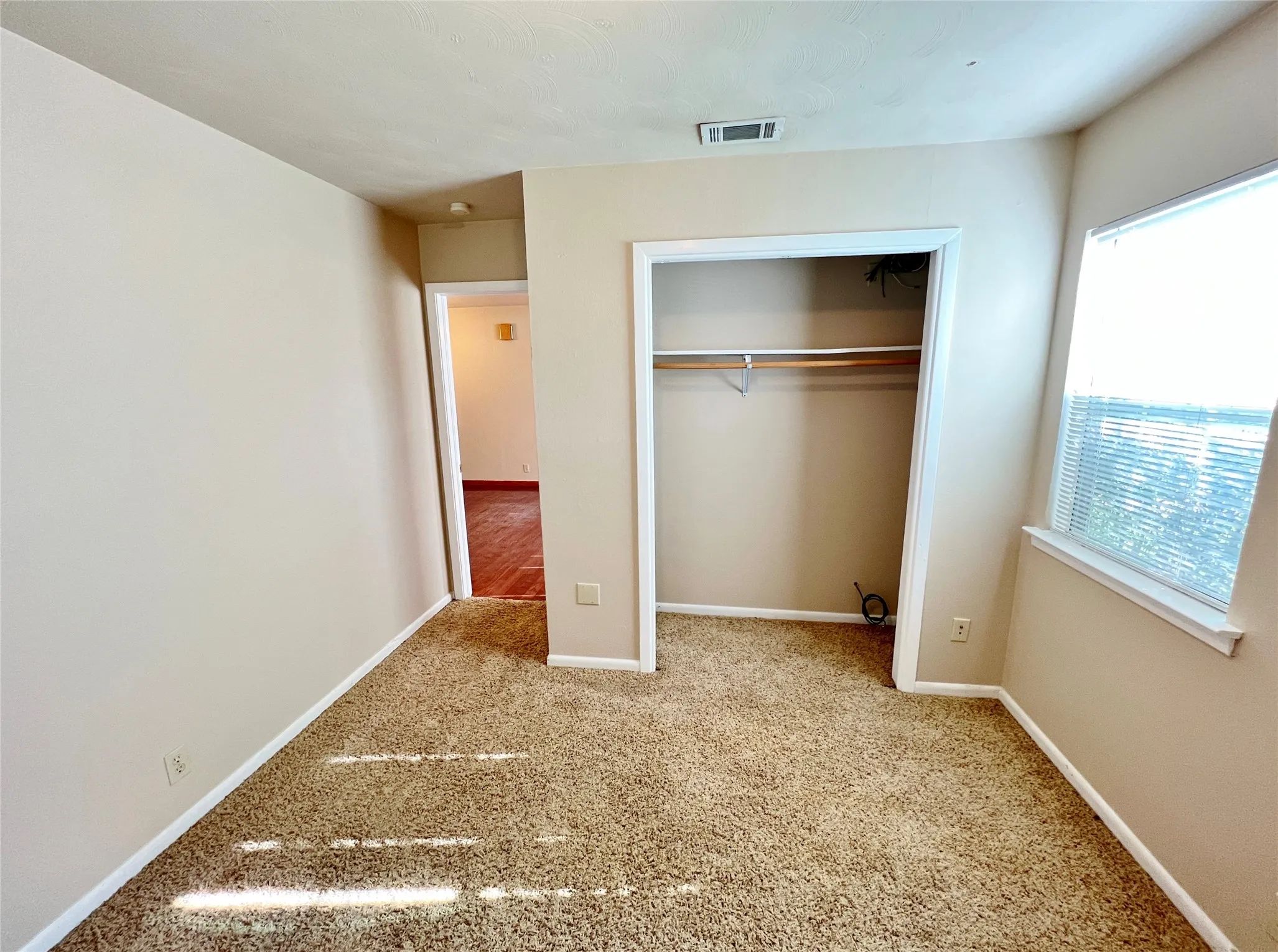 Single Family Residence For Rent in Denton County , 3909 Atlas Drive, Denton, Texas 76209, 3 Bedroom, 1 Bathroom, Garage spaces, 1,016 Sqft, built in 1965, mls#21309030, Real Estate Agent in Denton, Homes For Rent in Denton county, Homes For Rent in Denton, Realtor in Denton Texas, Real Estate Brokerage Independent Realty Texas, Luminita Cordes Realtor