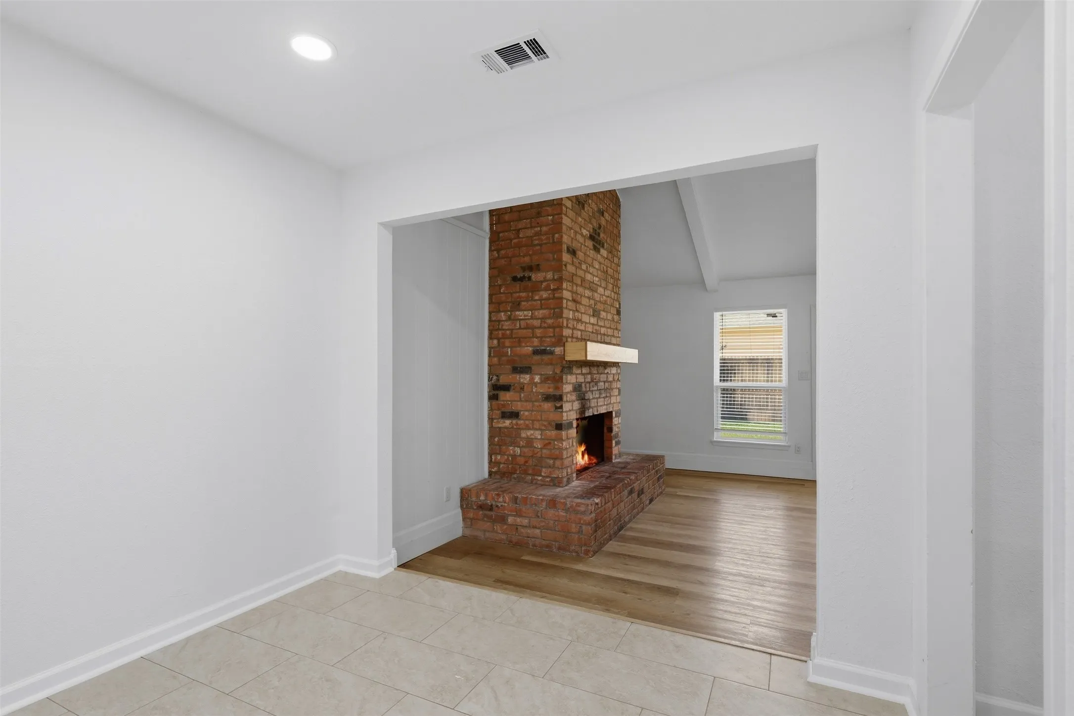 Duplex For Rent in Tarrant County , 4351 Altamesa Boulevard, Fort Worth, Texas 76133, 3 Bedroom, 2 Bathroom, 2 Garage spaces, 1,580 Sqft, built in 1976, mls#21308975, Real Estate Agent in Fort Worth, Homes For Rent in Tarrant county, Homes For Rent in Fort Worth, Realtor in Fort Worth Texas, Real Estate Brokerage Independent Realty Texas, Luminita Cordes Realtor