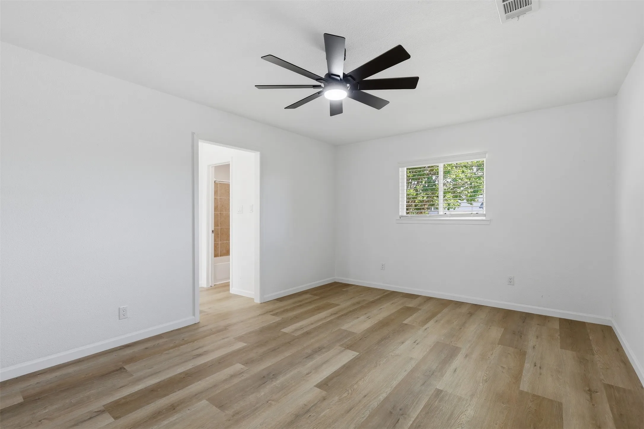 Duplex For Rent in Tarrant County , 4351 Altamesa Boulevard, Fort Worth, Texas 76133, 3 Bedroom, 2 Bathroom, 2 Garage spaces, 1,580 Sqft, built in 1976, mls#21308975, Real Estate Agent in Fort Worth, Homes For Rent in Tarrant county, Homes For Rent in Fort Worth, Realtor in Fort Worth Texas, Real Estate Brokerage Independent Realty Texas, Luminita Cordes Realtor