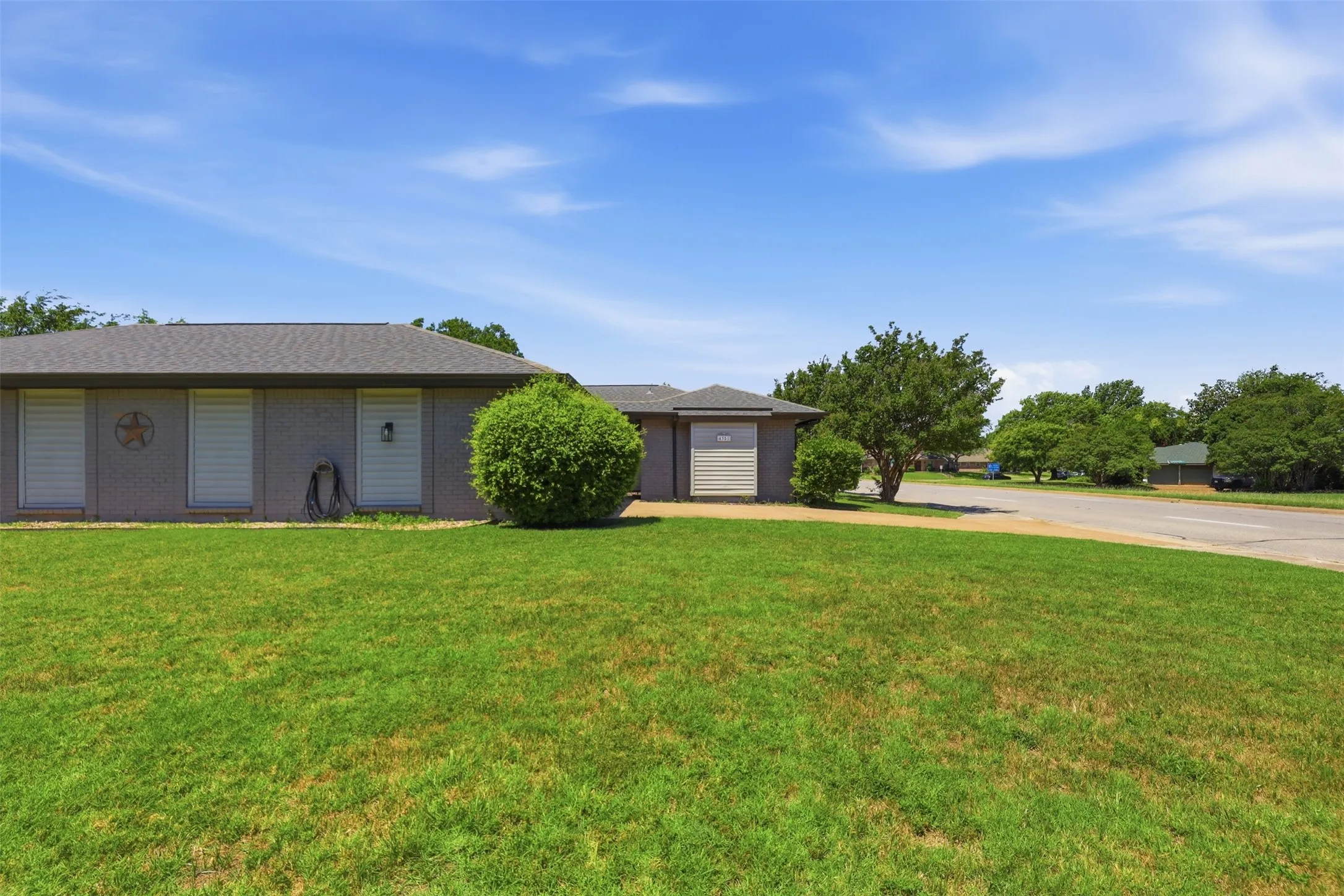 Duplex For Rent in Tarrant County , 4351 Altamesa Boulevard, Fort Worth, Texas 76133, 3 Bedroom, 2 Bathroom, 2 Garage spaces, 1,580 Sqft, built in 1976, mls#21308975, Real Estate Agent in Fort Worth, Homes For Rent in Tarrant county, Homes For Rent in Fort Worth, Realtor in Fort Worth Texas, Real Estate Brokerage Independent Realty Texas, Luminita Cordes Realtor