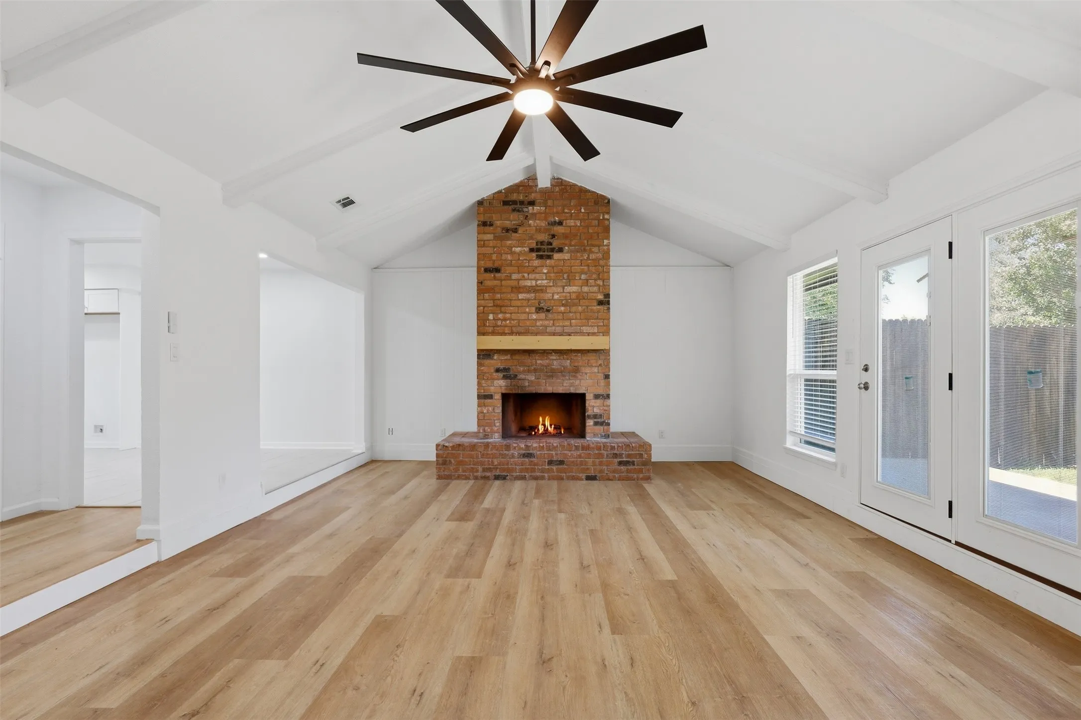 Duplex For Rent in Tarrant County , 4351 Altamesa Boulevard, Fort Worth, Texas 76133, 3 Bedroom, 2 Bathroom, 2 Garage spaces, 1,580 Sqft, built in 1976, mls#21308975, Real Estate Agent in Fort Worth, Homes For Rent in Tarrant county, Homes For Rent in Fort Worth, Realtor in Fort Worth Texas, Real Estate Brokerage Independent Realty Texas, Luminita Cordes Realtor