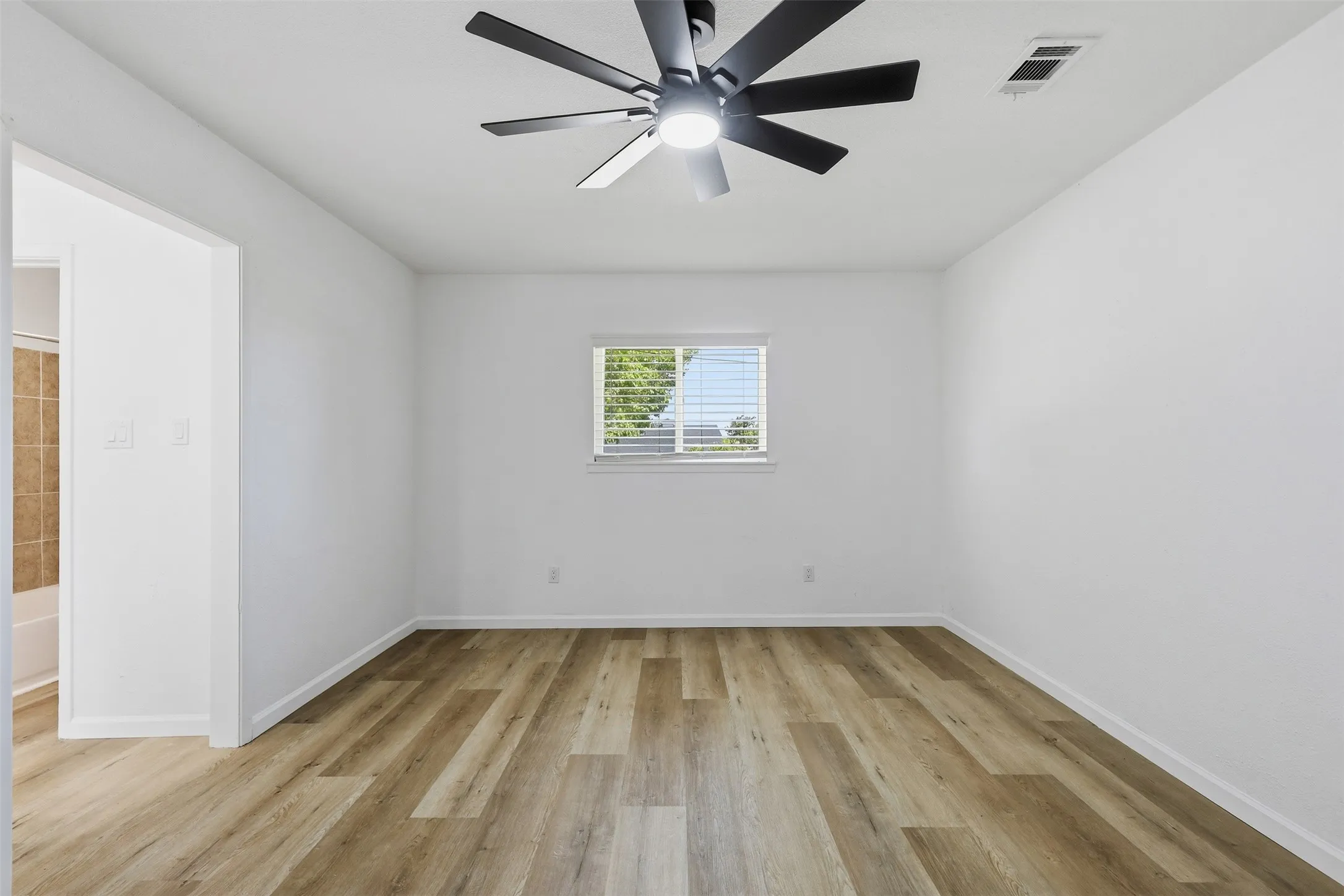 Duplex For Rent in Tarrant County , 4351 Altamesa Boulevard, Fort Worth, Texas 76133, 3 Bedroom, 2 Bathroom, 2 Garage spaces, 1,580 Sqft, built in 1976, mls#21308975, Real Estate Agent in Fort Worth, Homes For Rent in Tarrant county, Homes For Rent in Fort Worth, Realtor in Fort Worth Texas, Real Estate Brokerage Independent Realty Texas, Luminita Cordes Realtor