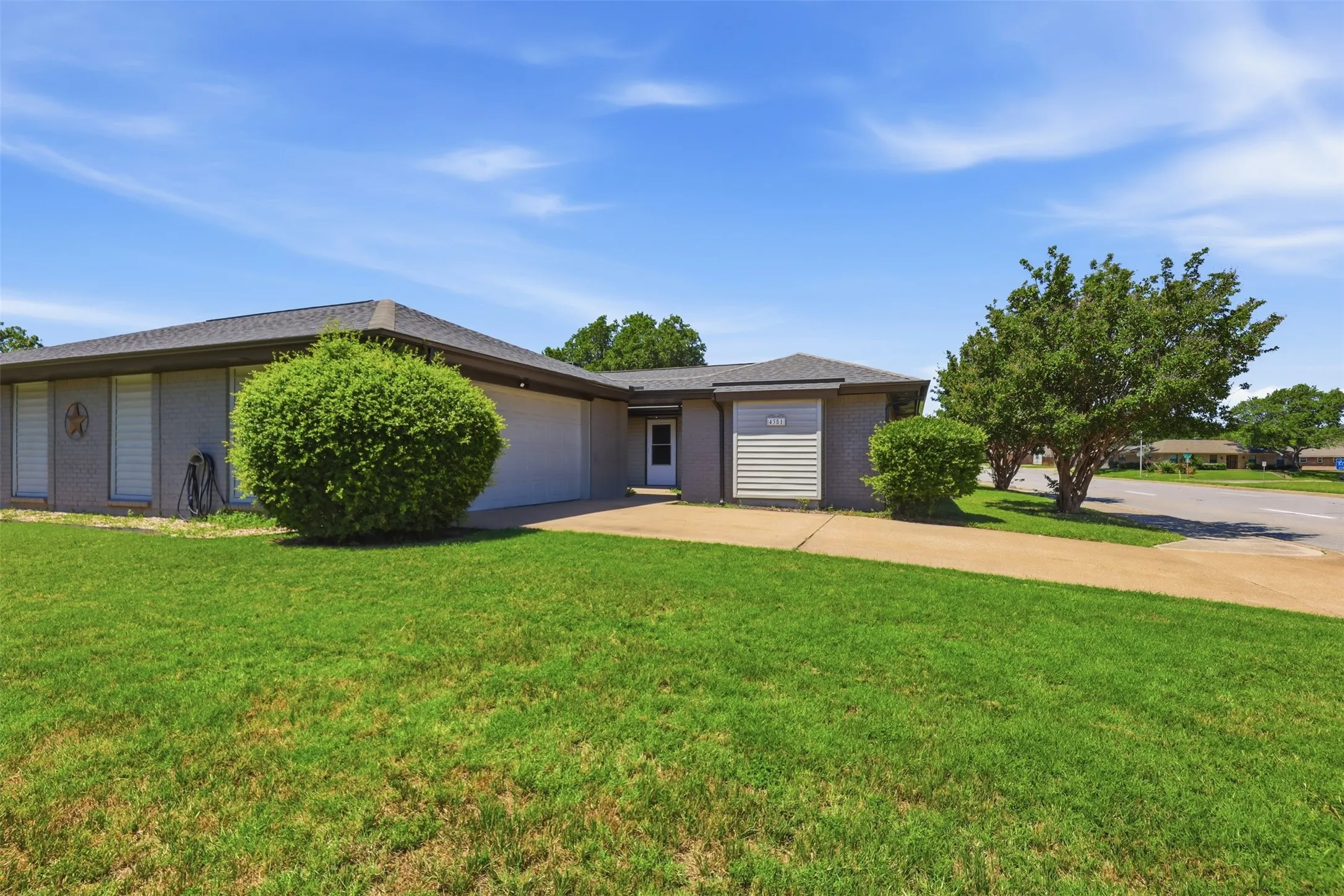 Duplex For Rent in Tarrant County , 4351 Altamesa Boulevard, Fort Worth, Texas 76133, 3 Bedroom, 2 Bathroom, 2 Garage spaces, 1,580 Sqft, built in 1976, mls#21308975, Real Estate Agent in Fort Worth, Homes For Rent in Tarrant county, Homes For Rent in Fort Worth, Realtor in Fort Worth Texas, Real Estate Brokerage Independent Realty Texas, Luminita Cordes Realtor