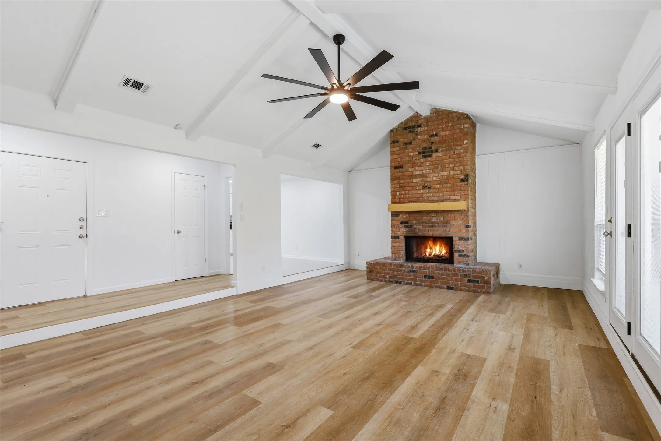 Duplex For Rent in Tarrant County , 4351 Altamesa Boulevard, Fort Worth, Texas 76133, 3 Bedroom, 2 Bathroom, 2 Garage spaces, 1,580 Sqft, built in 1976, mls#21308975, Real Estate Agent in Fort Worth, Homes For Rent in Tarrant county, Homes For Rent in Fort Worth, Realtor in Fort Worth Texas, Real Estate Brokerage Independent Realty Texas, Luminita Cordes Realtor