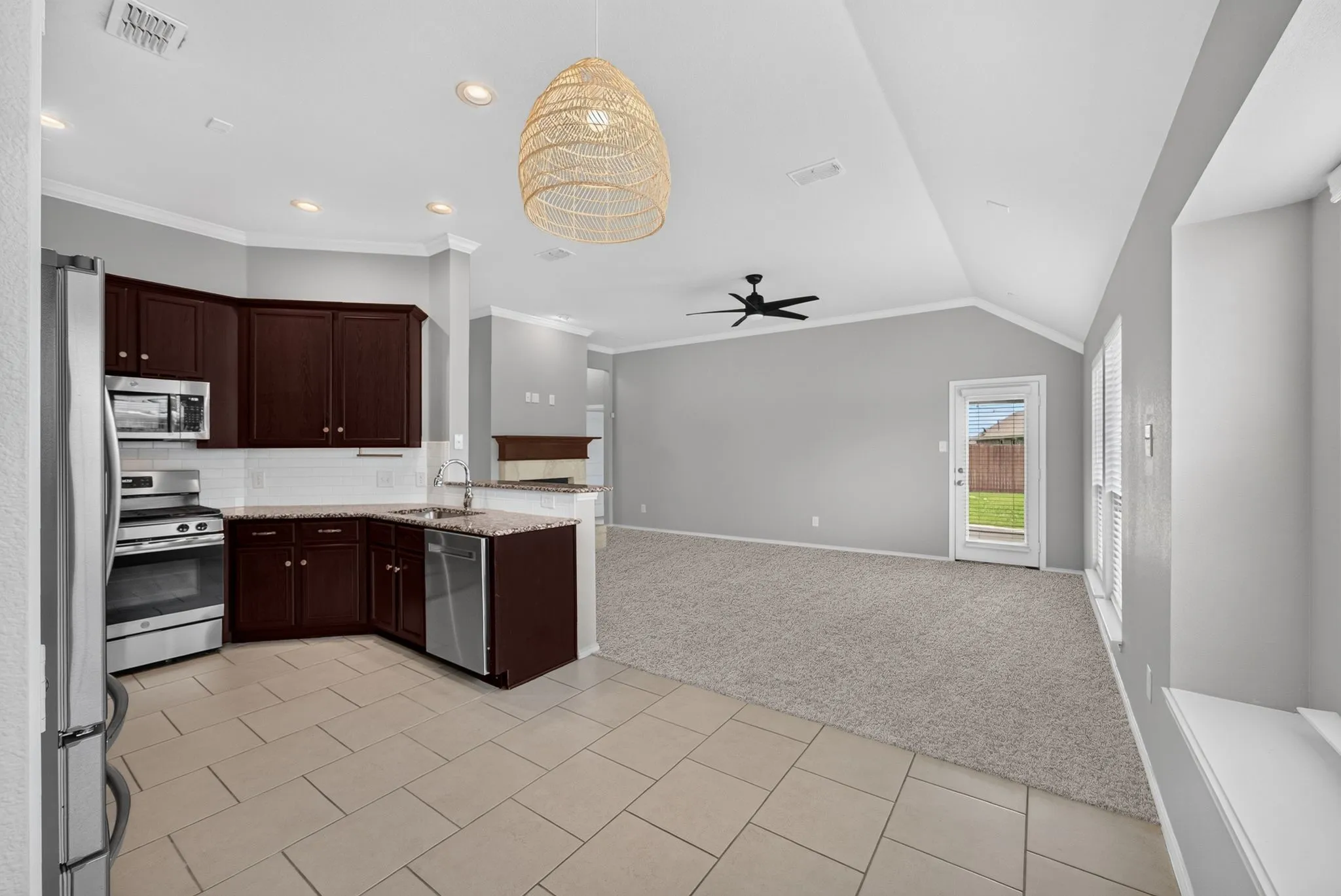 Single Family Residence For Sale in Collin County , 1928 Glen Meadow Drive, Royse City, Texas 75189, 4 Bedroom, 2 Bathroom, 2 Garage spaces, 1,706 Sqft, built in 2018, mls#21309064, Real Estate Agent in Royse City, Homes For Sale in Collin county, Homes For Sale in Royse City, Realtor in Royse City Texas, Real Estate Brokerage Independent Realty Texas, Luminita Cordes Realtor