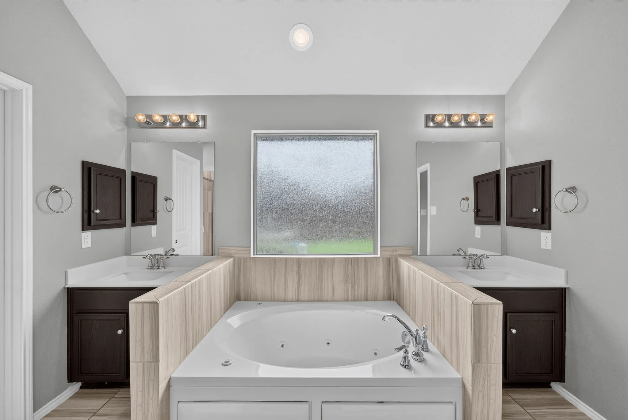 Single Family Residence For Sale in Collin County , 1928 Glen Meadow Drive, Royse City, Texas 75189, 4 Bedroom, 2 Bathroom, 2 Garage spaces, 1,706 Sqft, built in 2018, mls#21309064, Real Estate Agent in Royse City, Homes For Sale in Collin county, Homes For Sale in Royse City, Realtor in Royse City Texas, Real Estate Brokerage Independent Realty Texas, Luminita Cordes Realtor