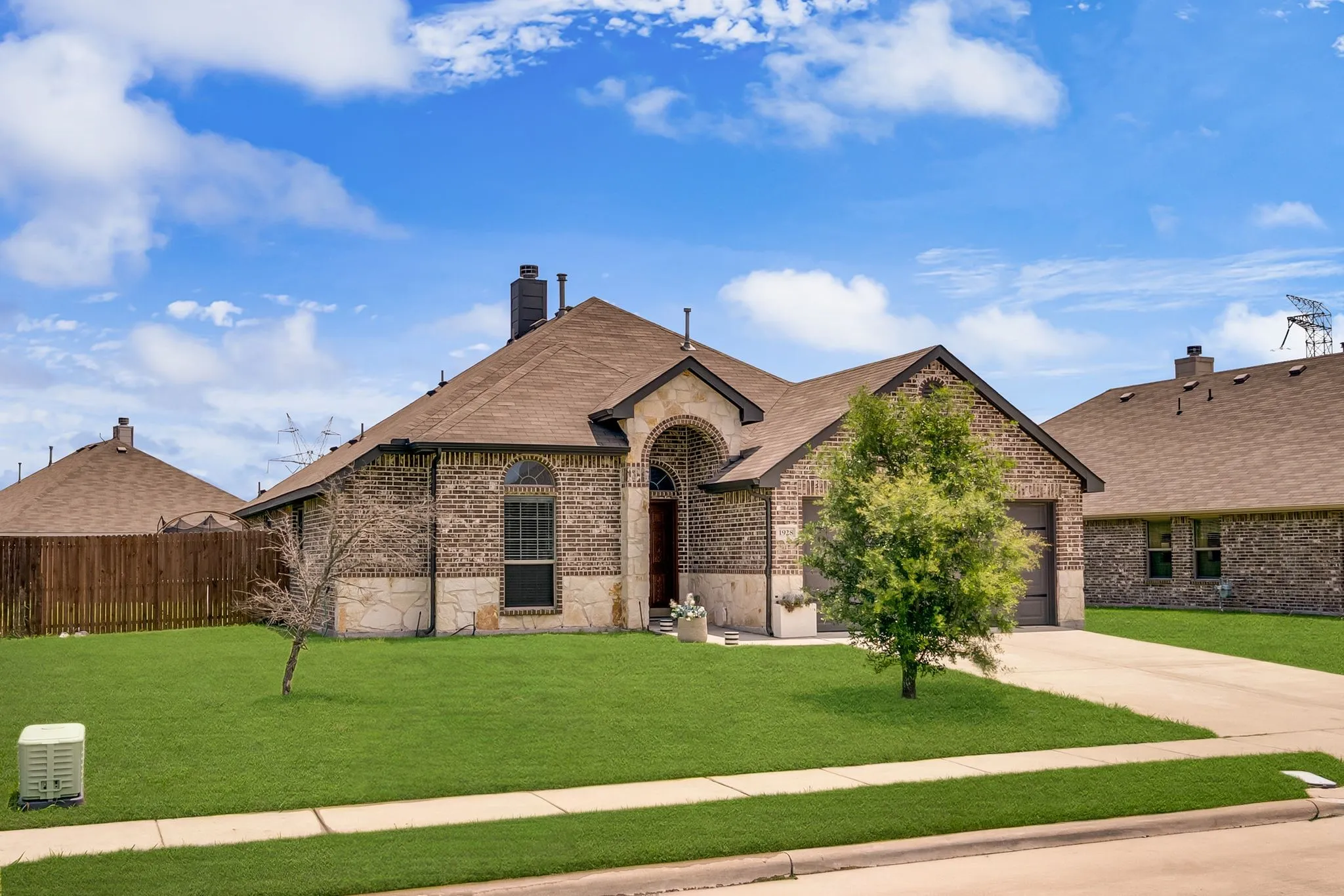 Single Family Residence For Sale in Collin County , 1928 Glen Meadow Drive, Royse City, Texas 75189, 4 Bedroom, 2 Bathroom, 2 Garage spaces, 1,706 Sqft, built in 2018, mls#21309064, Real Estate Agent in Royse City, Homes For Sale in Collin county, Homes For Sale in Royse City, Realtor in Royse City Texas, Real Estate Brokerage Independent Realty Texas, Luminita Cordes Realtor