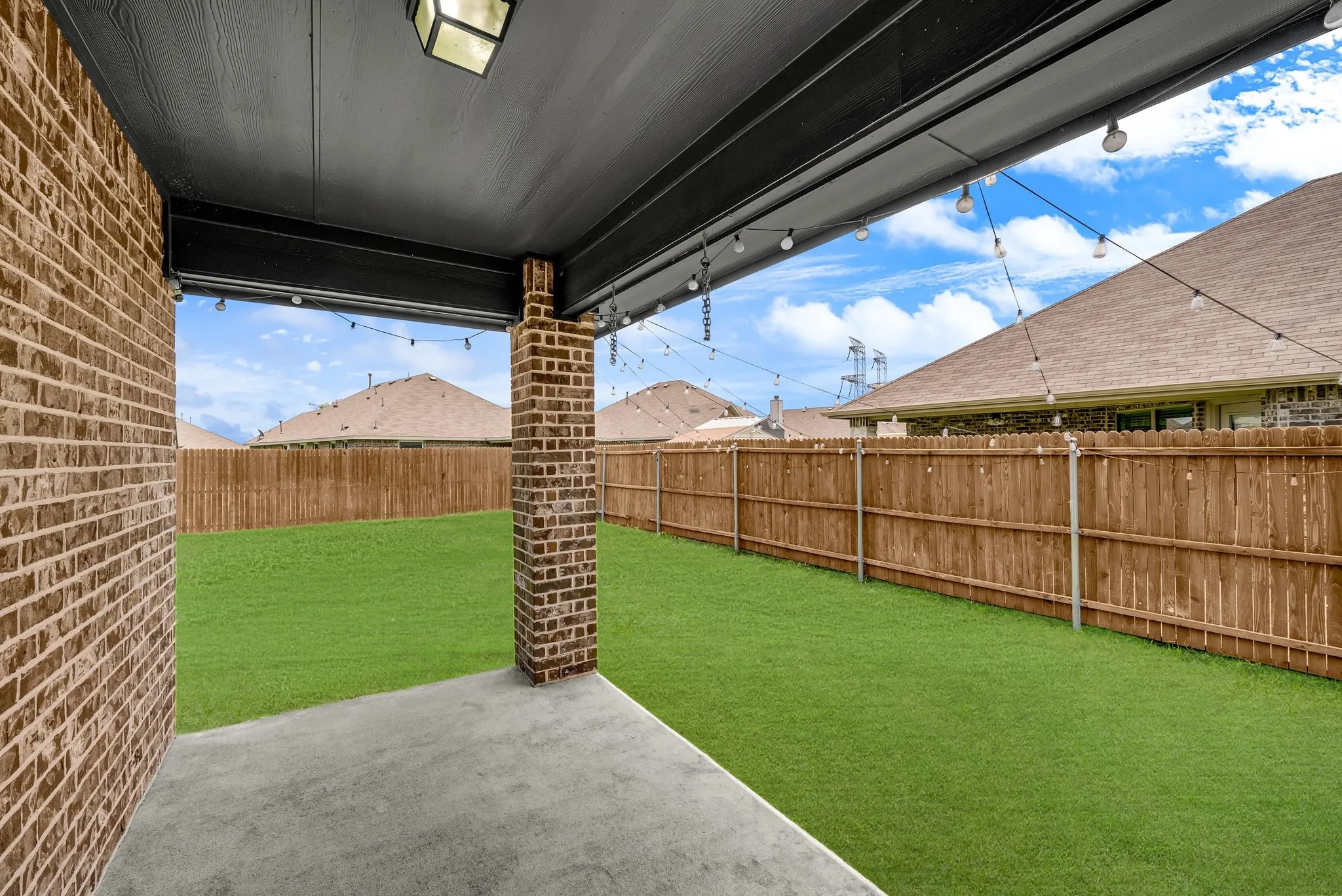 Single Family Residence For Sale in Collin County , 1928 Glen Meadow Drive, Royse City, Texas 75189, 4 Bedroom, 2 Bathroom, 2 Garage spaces, 1,706 Sqft, built in 2018, mls#21309064, Real Estate Agent in Royse City, Homes For Sale in Collin county, Homes For Sale in Royse City, Realtor in Royse City Texas, Real Estate Brokerage Independent Realty Texas, Luminita Cordes Realtor