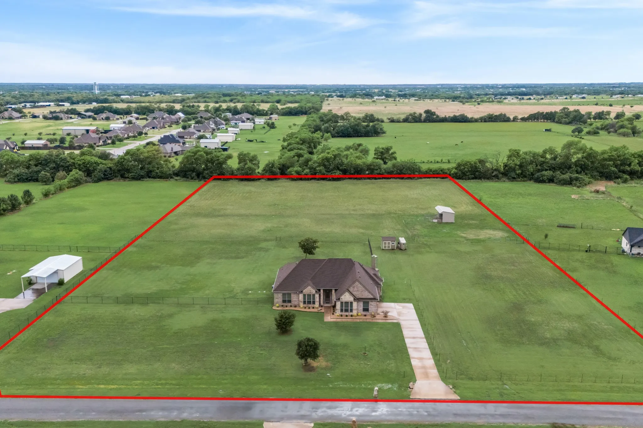 Single Family Residence For Sale in Hunt County , 6192 Graham Point Trail, Royse City, Texas 75189, 3 Bedroom, 4 Bathroom, 2 Garage spaces, 2,664 Sqft, built in 2009, mls#21308514, Real Estate Agent in Royse City, Homes For Sale in Hunt county, Homes For Sale in Royse City, Realtor in Royse City Texas, Real Estate Brokerage Independent Realty Texas, Luminita Cordes Realtor