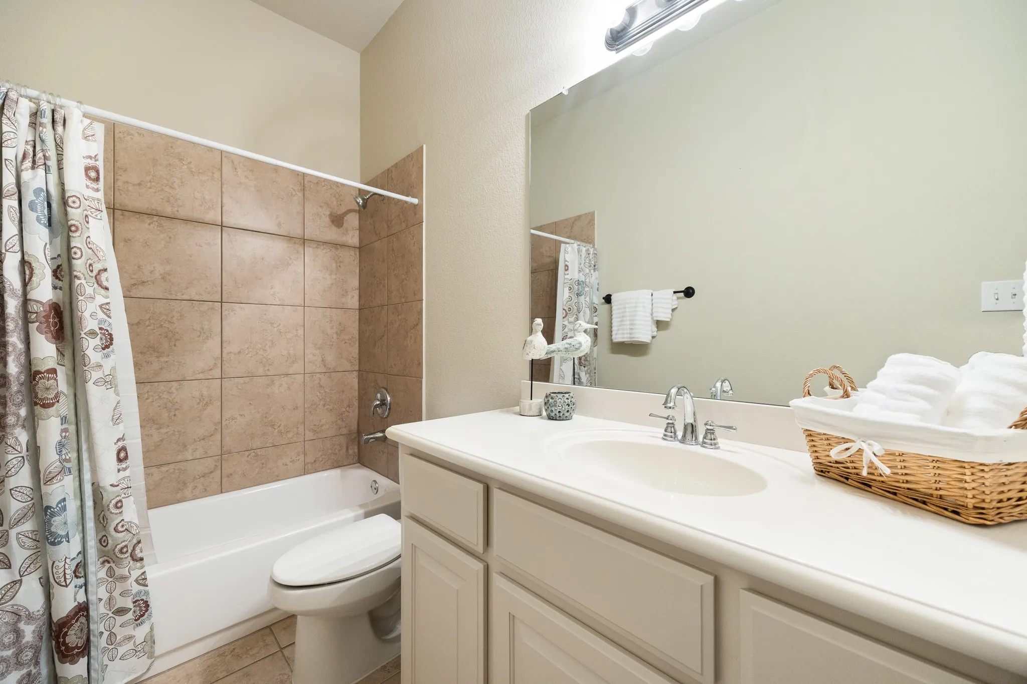 Single Family Residence For Sale in Hunt County , 6192 Graham Point Trail, Royse City, Texas 75189, 3 Bedroom, 4 Bathroom, 2 Garage spaces, 2,664 Sqft, built in 2009, mls#21308514, Real Estate Agent in Royse City, Homes For Sale in Hunt county, Homes For Sale in Royse City, Realtor in Royse City Texas, Real Estate Brokerage Independent Realty Texas, Luminita Cordes Realtor