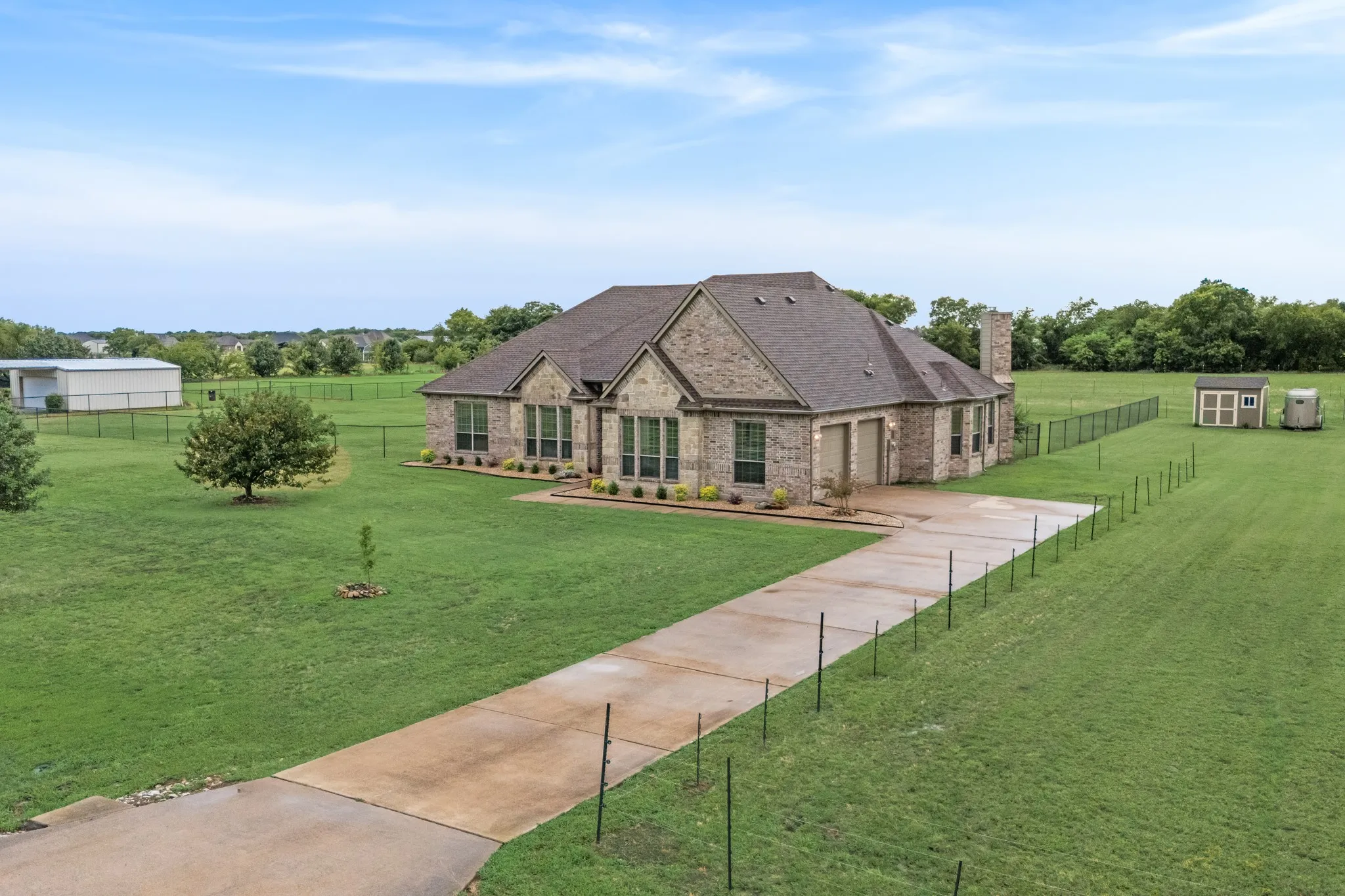 Single Family Residence For Sale in Hunt County , 6192 Graham Point Trail, Royse City, Texas 75189, 3 Bedroom, 4 Bathroom, 2 Garage spaces, 2,664 Sqft, built in 2009, mls#21308514, Real Estate Agent in Royse City, Homes For Sale in Hunt county, Homes For Sale in Royse City, Realtor in Royse City Texas, Real Estate Brokerage Independent Realty Texas, Luminita Cordes Realtor