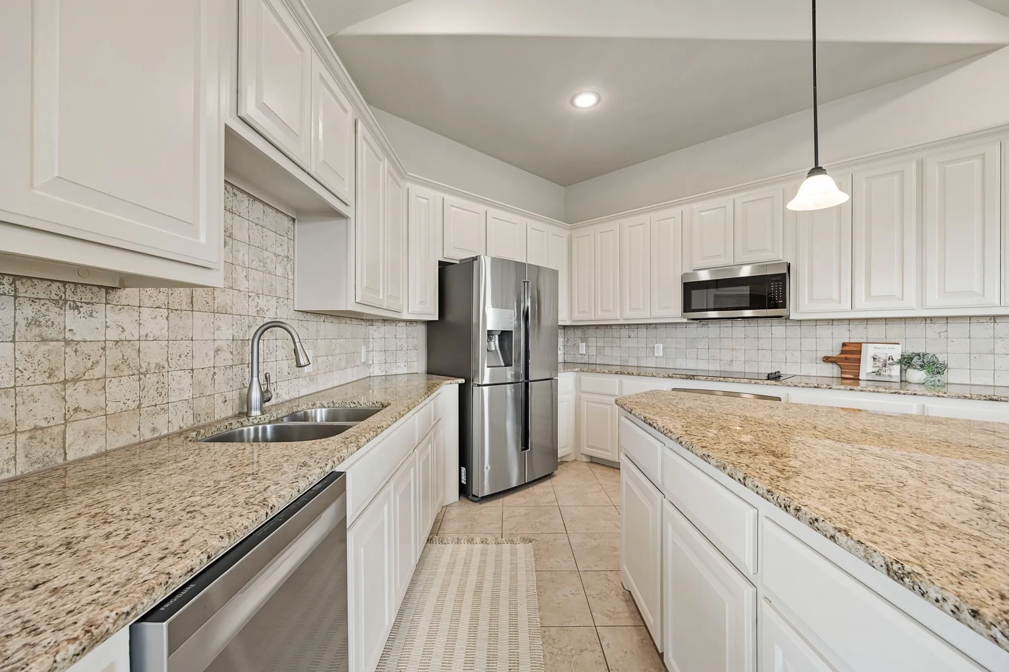 Single Family Residence For Sale in Hunt County , 6192 Graham Point Trail, Royse City, Texas 75189, 3 Bedroom, 4 Bathroom, 2 Garage spaces, 2,664 Sqft, built in 2009, mls#21308514, Real Estate Agent in Royse City, Homes For Sale in Hunt county, Homes For Sale in Royse City, Realtor in Royse City Texas, Real Estate Brokerage Independent Realty Texas, Luminita Cordes Realtor
