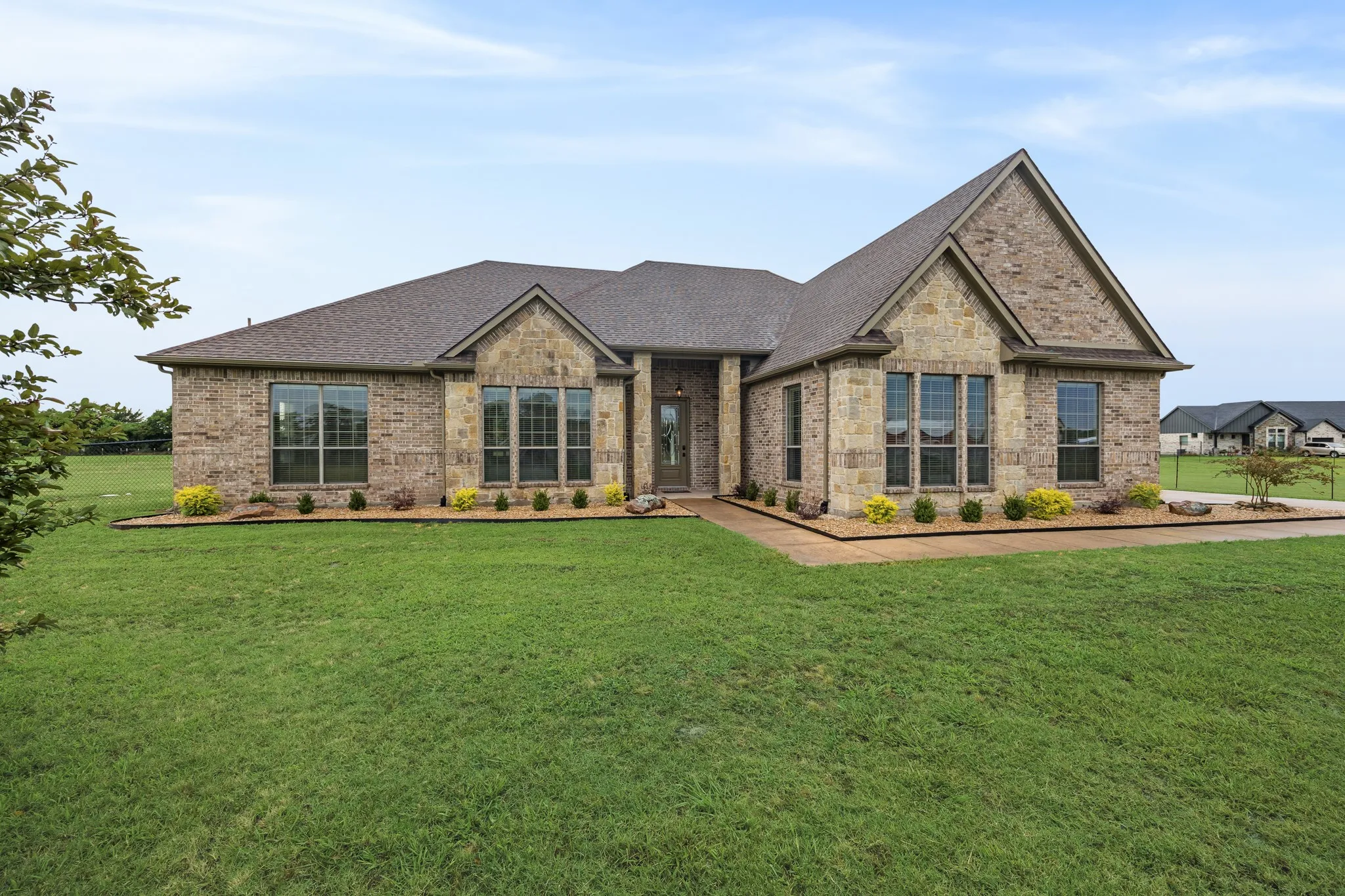 Single Family Residence For Sale in Hunt County , 6192 Graham Point Trail, Royse City, Texas 75189, 3 Bedroom, 4 Bathroom, 2 Garage spaces, 2,664 Sqft, built in 2009, mls#21308514, Real Estate Agent in Royse City, Homes For Sale in Hunt county, Homes For Sale in Royse City, Realtor in Royse City Texas, Real Estate Brokerage Independent Realty Texas, Luminita Cordes Realtor