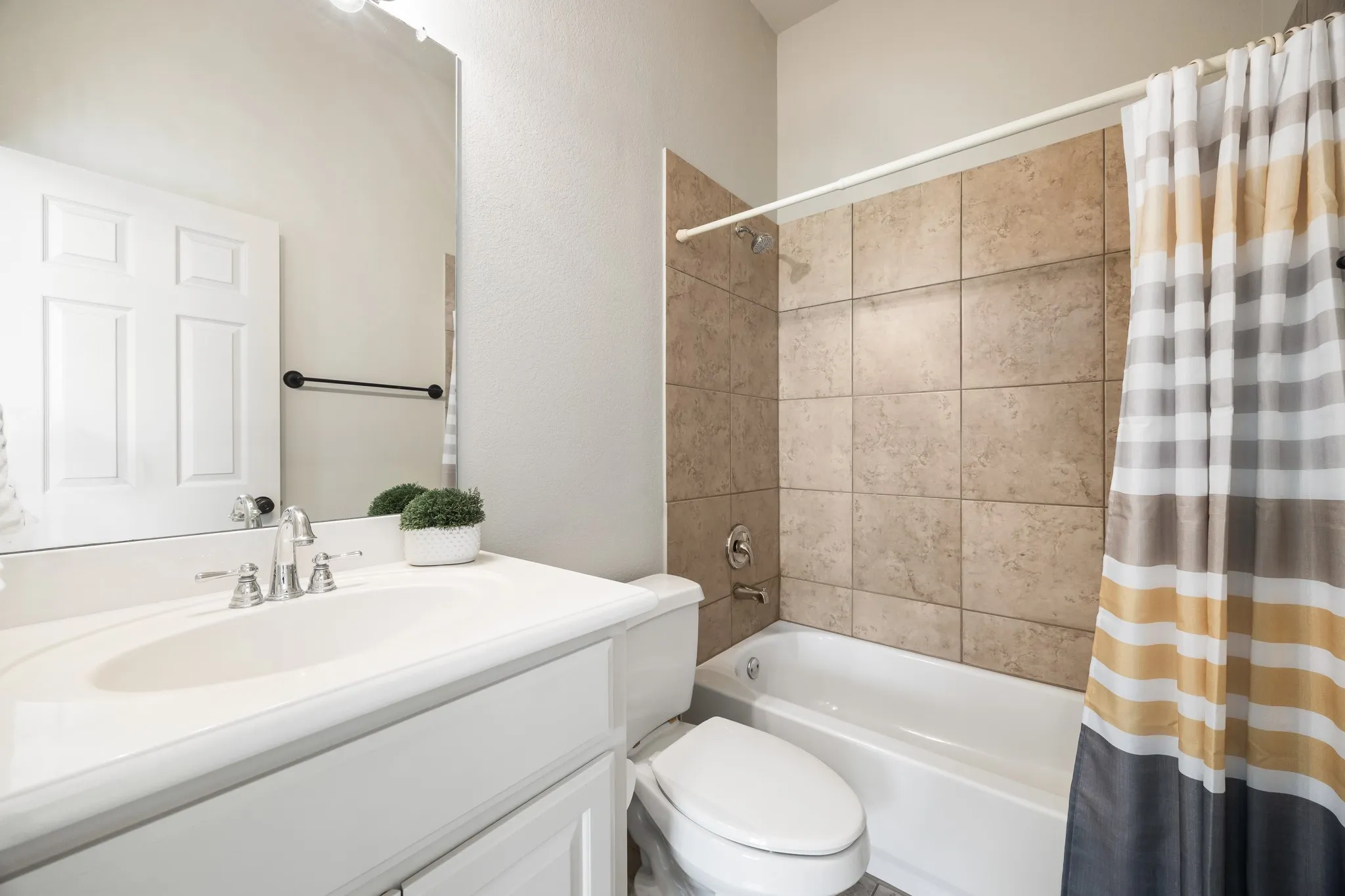 Single Family Residence For Sale in Hunt County , 6192 Graham Point Trail, Royse City, Texas 75189, 3 Bedroom, 4 Bathroom, 2 Garage spaces, 2,664 Sqft, built in 2009, mls#21308514, Real Estate Agent in Royse City, Homes For Sale in Hunt county, Homes For Sale in Royse City, Realtor in Royse City Texas, Real Estate Brokerage Independent Realty Texas, Luminita Cordes Realtor