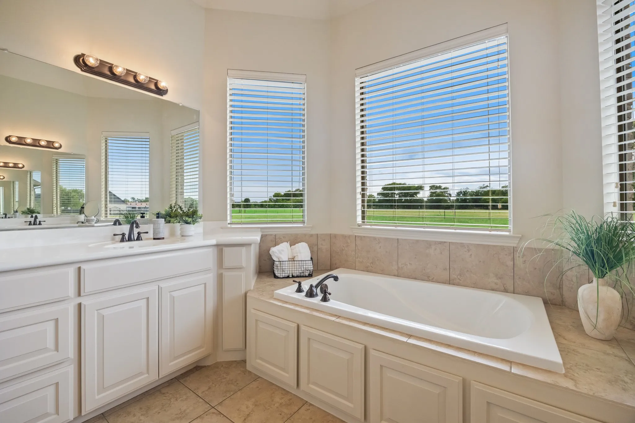 Single Family Residence For Sale in Hunt County , 6192 Graham Point Trail, Royse City, Texas 75189, 3 Bedroom, 4 Bathroom, 2 Garage spaces, 2,664 Sqft, built in 2009, mls#21308514, Real Estate Agent in Royse City, Homes For Sale in Hunt county, Homes For Sale in Royse City, Realtor in Royse City Texas, Real Estate Brokerage Independent Realty Texas, Luminita Cordes Realtor