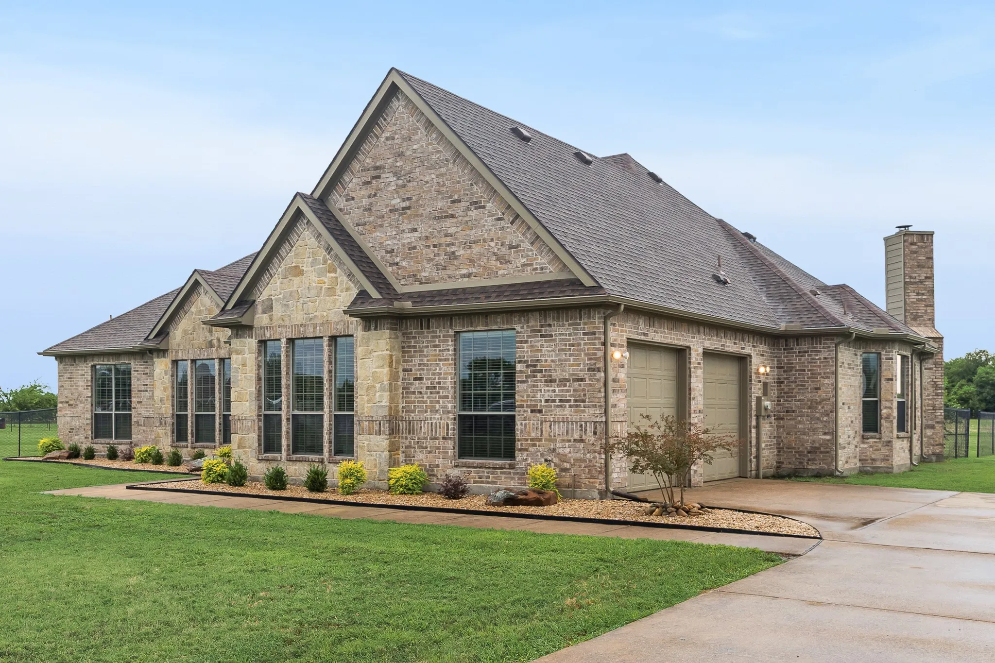 Single Family Residence For Sale in Hunt County , 6192 Graham Point Trail, Royse City, Texas 75189, 3 Bedroom, 4 Bathroom, 2 Garage spaces, 2,664 Sqft, built in 2009, mls#21308514, Real Estate Agent in Royse City, Homes For Sale in Hunt county, Homes For Sale in Royse City, Realtor in Royse City Texas, Real Estate Brokerage Independent Realty Texas, Luminita Cordes Realtor
