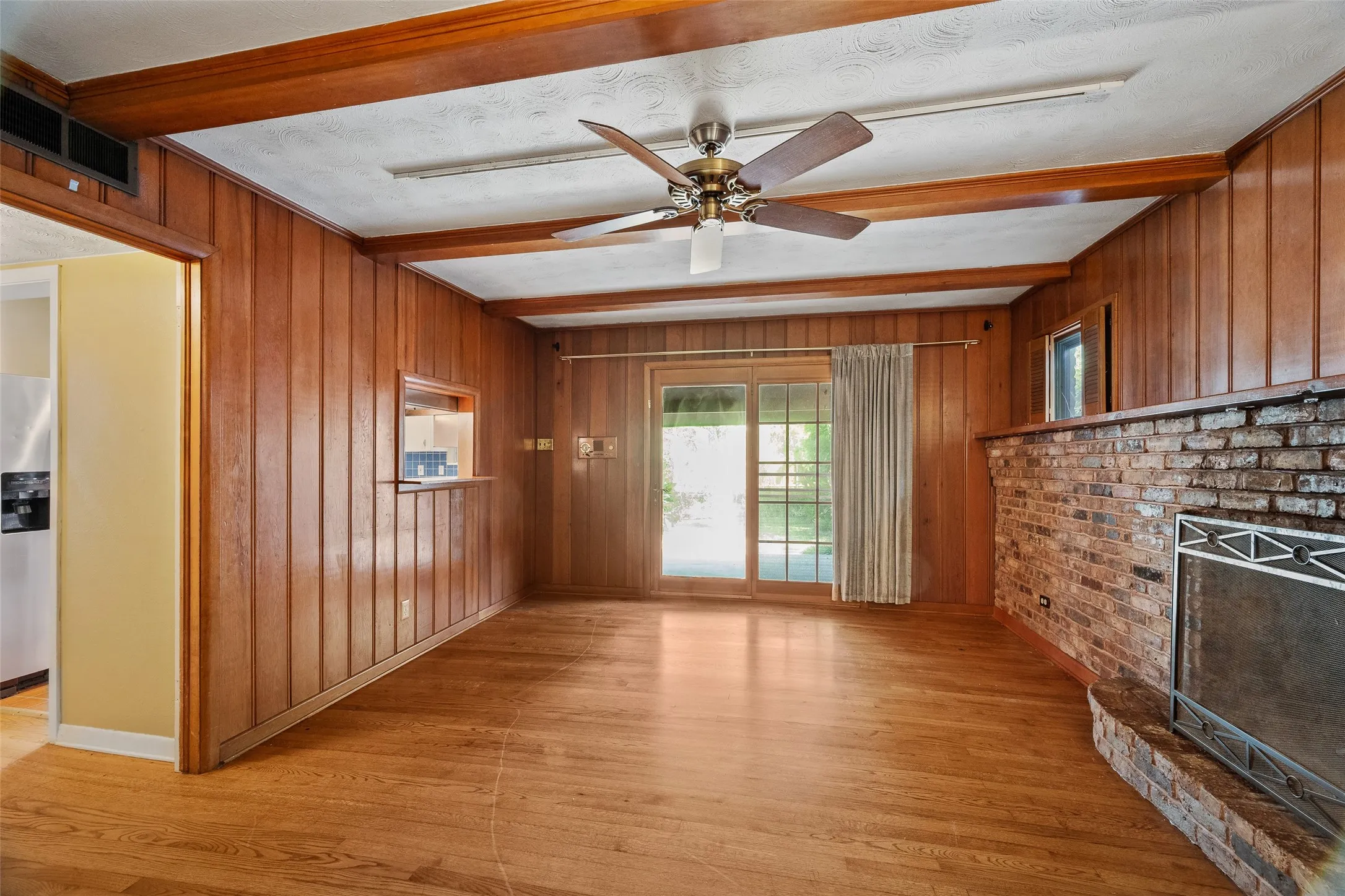 Single Family Residence For Sale in Dallas County , 7735 Deer Trail Drive, Dallas, Texas 75238, 3 Bedroom, 3 Bathroom, 1 Garage spaces, 1,794 Sqft, built in 1958, mls#21309073, Real Estate Agent in Dallas, Homes For Sale in Dallas county, Homes For Sale in Dallas, Realtor in Dallas Texas, Real Estate Brokerage Independent Realty Texas, Luminita Cordes Realtor