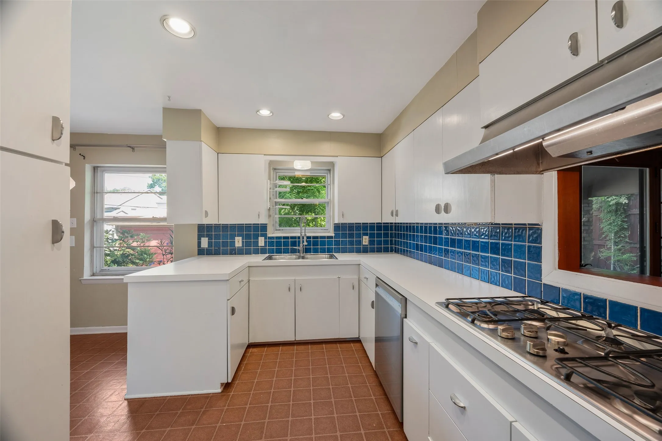 Single Family Residence For Sale in Dallas County , 7735 Deer Trail Drive, Dallas, Texas 75238, 3 Bedroom, 3 Bathroom, 1 Garage spaces, 1,794 Sqft, built in 1958, mls#21309073, Real Estate Agent in Dallas, Homes For Sale in Dallas county, Homes For Sale in Dallas, Realtor in Dallas Texas, Real Estate Brokerage Independent Realty Texas, Luminita Cordes Realtor