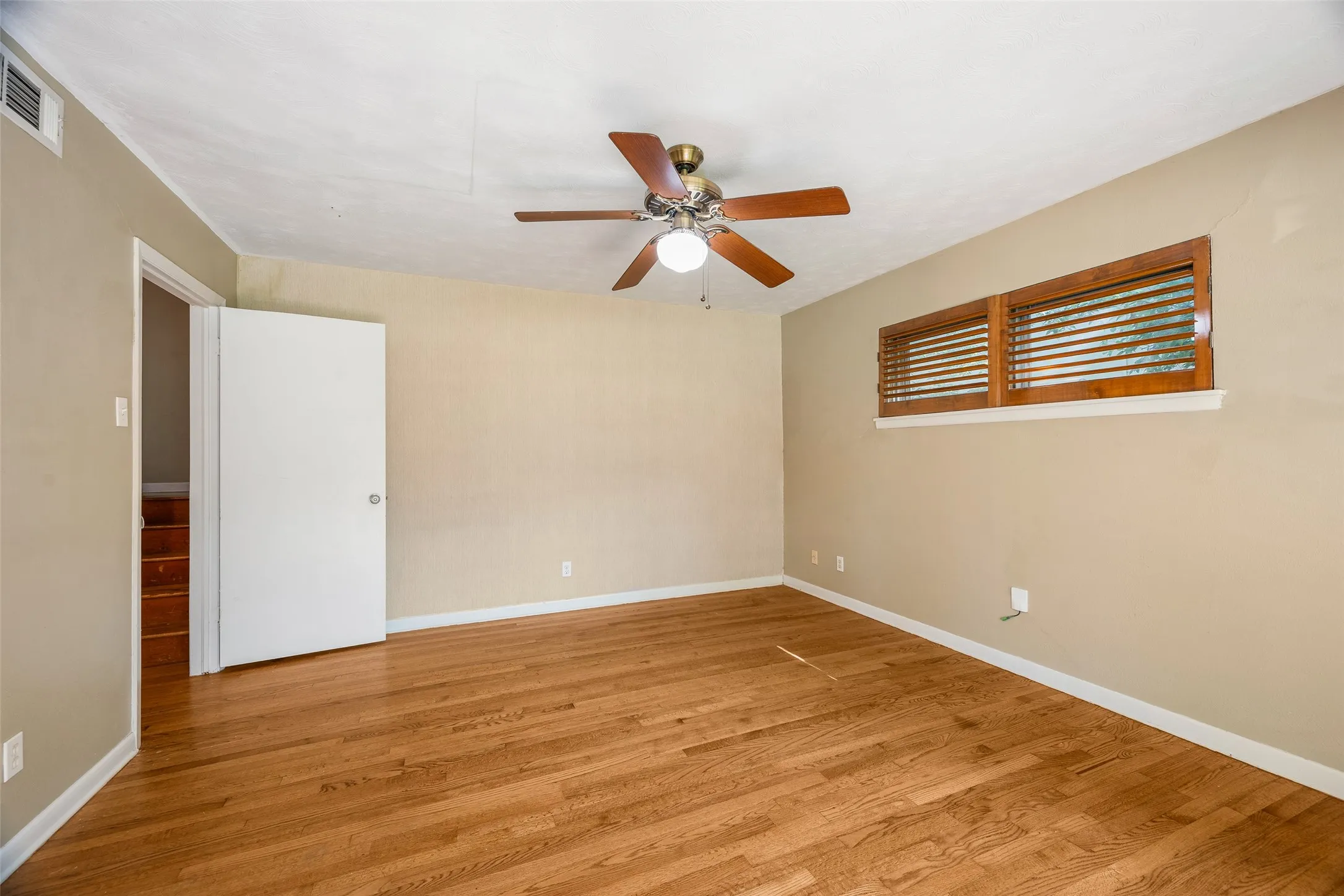 Single Family Residence For Sale in Dallas County , 7735 Deer Trail Drive, Dallas, Texas 75238, 3 Bedroom, 3 Bathroom, 1 Garage spaces, 1,794 Sqft, built in 1958, mls#21309073, Real Estate Agent in Dallas, Homes For Sale in Dallas county, Homes For Sale in Dallas, Realtor in Dallas Texas, Real Estate Brokerage Independent Realty Texas, Luminita Cordes Realtor