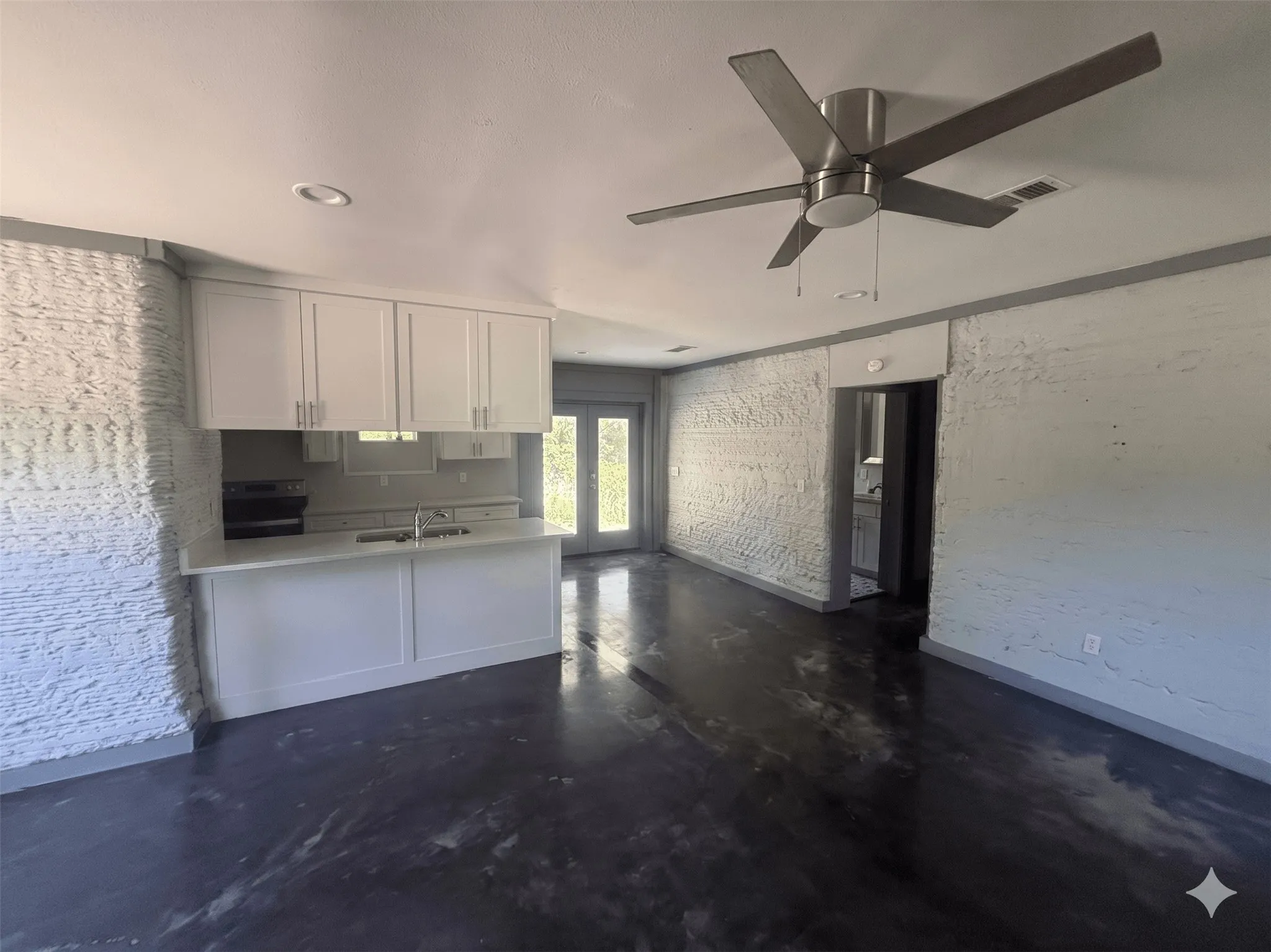 Single Family Residence For Sale in Henderson County , 7148 Valleyview Drive, Mabank, Texas 75156, 3 Bedroom, 2 Bathroom, Garage spaces, 1,250 Sqft, built in 2022, mls#21308977, Real Estate Agent in Mabank, Homes For Sale in Henderson county, Homes For Sale in Mabank, Realtor in Mabank Texas, Real Estate Brokerage Independent Realty Texas, Luminita Cordes Realtor