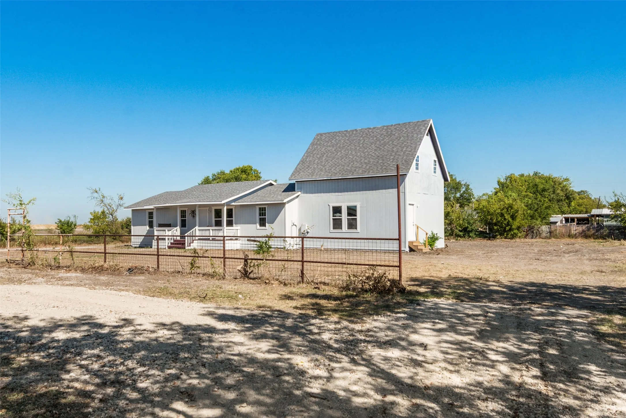 Single Family Residence For Sale in Denton County , 506 N Fm 156, Ponder, Texas 76259, 4 Bedroom, 3 Bathroom, Garage spaces, 2,100 Sqft, built in 1992, mls#21309079, Real Estate Agent in Ponder, Homes For Sale in Denton county, Homes For Sale in Ponder, Realtor in Ponder Texas, Real Estate Brokerage Independent Realty Texas, Luminita Cordes Realtor
