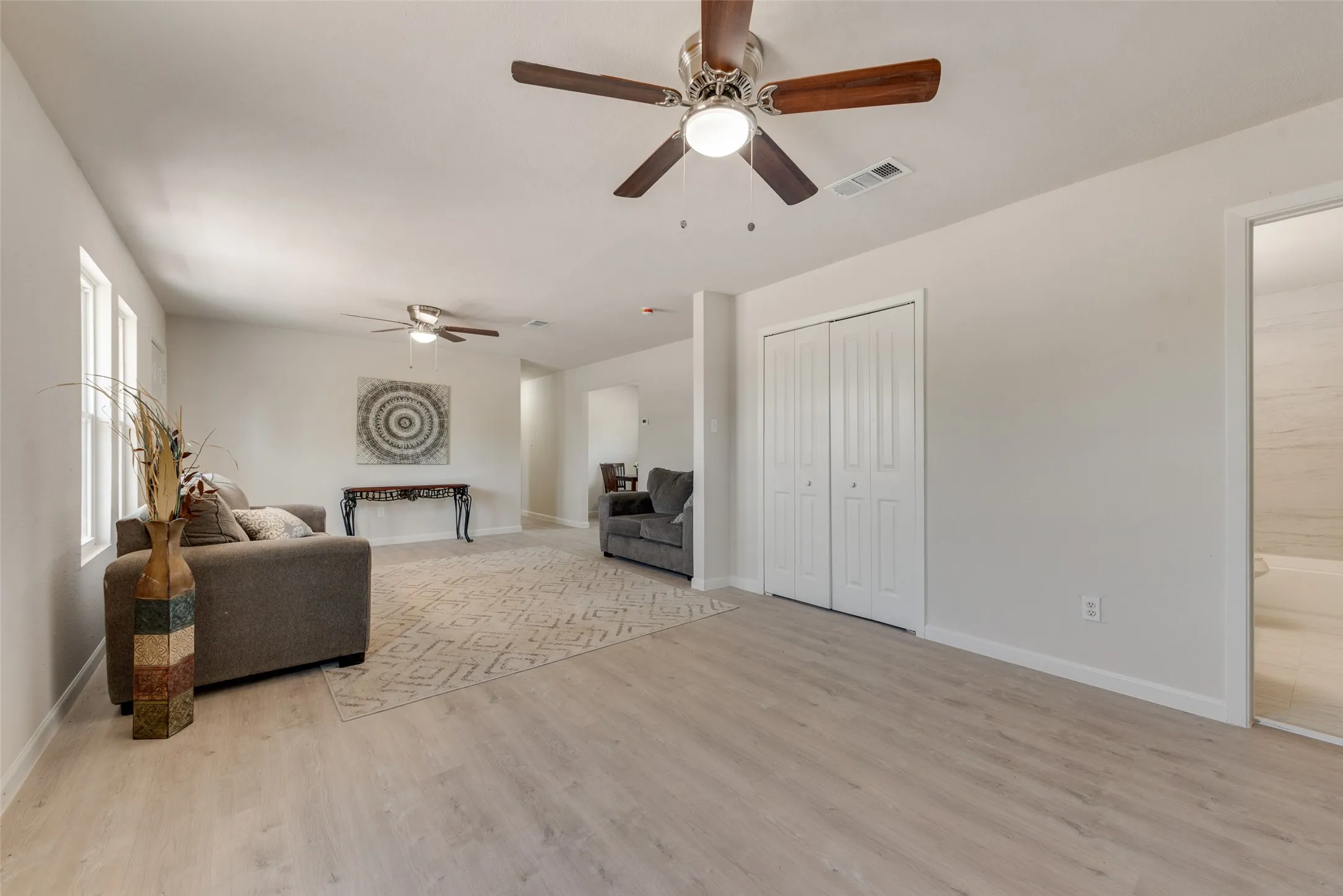 Single Family Residence For Sale in Denton County , 506 N Fm 156, Ponder, Texas 76259, 4 Bedroom, 3 Bathroom, Garage spaces, 2,100 Sqft, built in 1992, mls#21309079, Real Estate Agent in Ponder, Homes For Sale in Denton county, Homes For Sale in Ponder, Realtor in Ponder Texas, Real Estate Brokerage Independent Realty Texas, Luminita Cordes Realtor