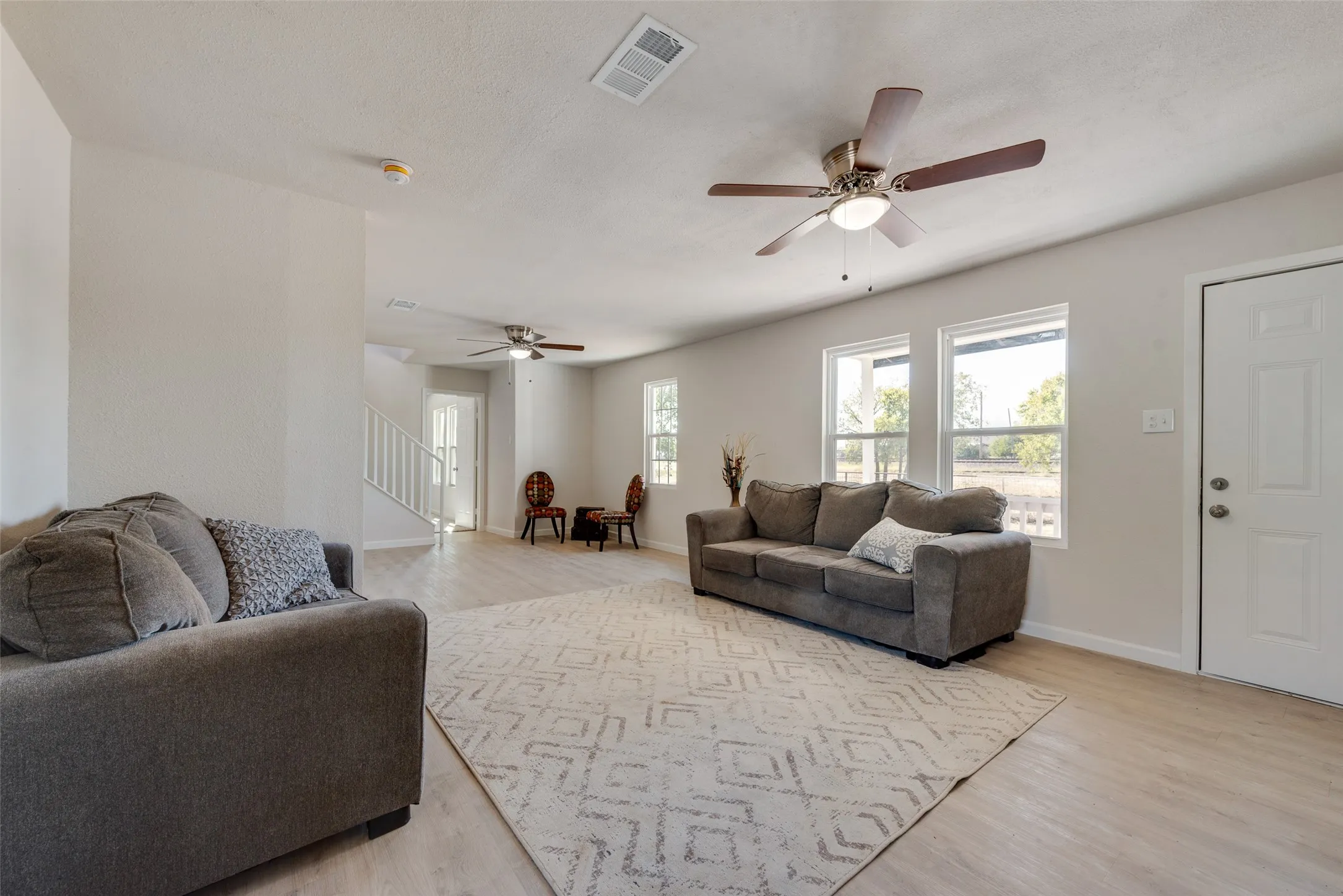 Single Family Residence For Sale in Denton County , 506 N Fm 156, Ponder, Texas 76259, 4 Bedroom, 3 Bathroom, Garage spaces, 2,100 Sqft, built in 1992, mls#21309079, Real Estate Agent in Ponder, Homes For Sale in Denton county, Homes For Sale in Ponder, Realtor in Ponder Texas, Real Estate Brokerage Independent Realty Texas, Luminita Cordes Realtor