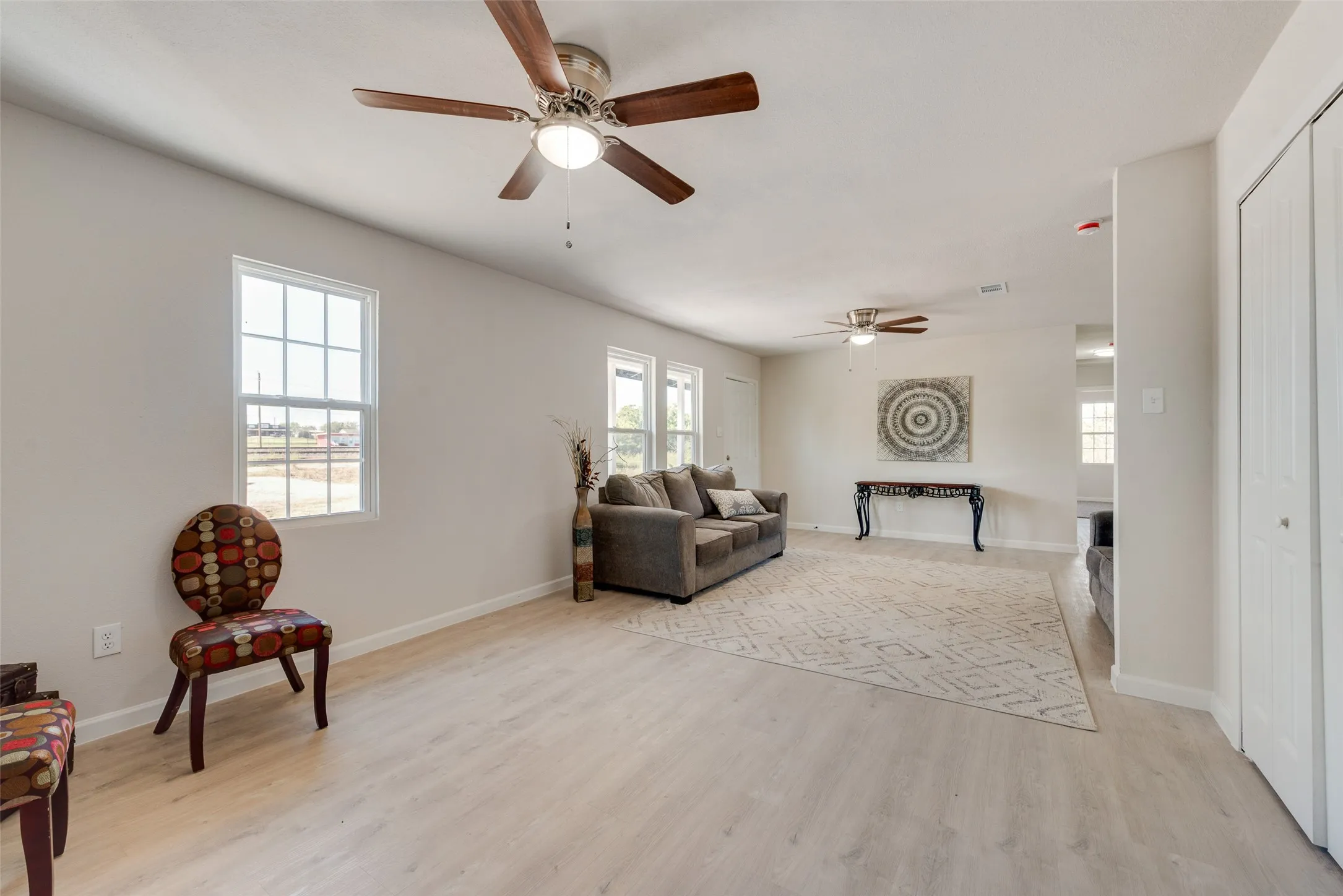 Single Family Residence For Sale in Denton County , 506 N Fm 156, Ponder, Texas 76259, 4 Bedroom, 3 Bathroom, Garage spaces, 2,100 Sqft, built in 1992, mls#21309079, Real Estate Agent in Ponder, Homes For Sale in Denton county, Homes For Sale in Ponder, Realtor in Ponder Texas, Real Estate Brokerage Independent Realty Texas, Luminita Cordes Realtor