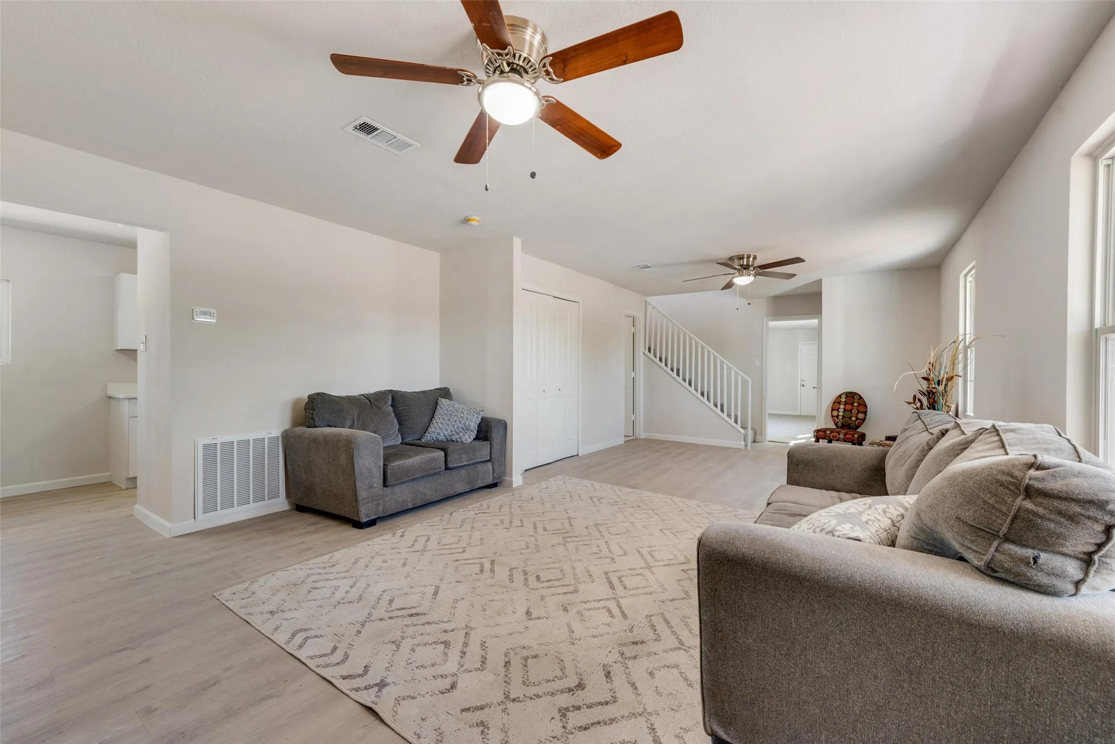Single Family Residence For Sale in Denton County , 506 N Fm 156, Ponder, Texas 76259, 4 Bedroom, 3 Bathroom, Garage spaces, 2,100 Sqft, built in 1992, mls#21309079, Real Estate Agent in Ponder, Homes For Sale in Denton county, Homes For Sale in Ponder, Realtor in Ponder Texas, Real Estate Brokerage Independent Realty Texas, Luminita Cordes Realtor