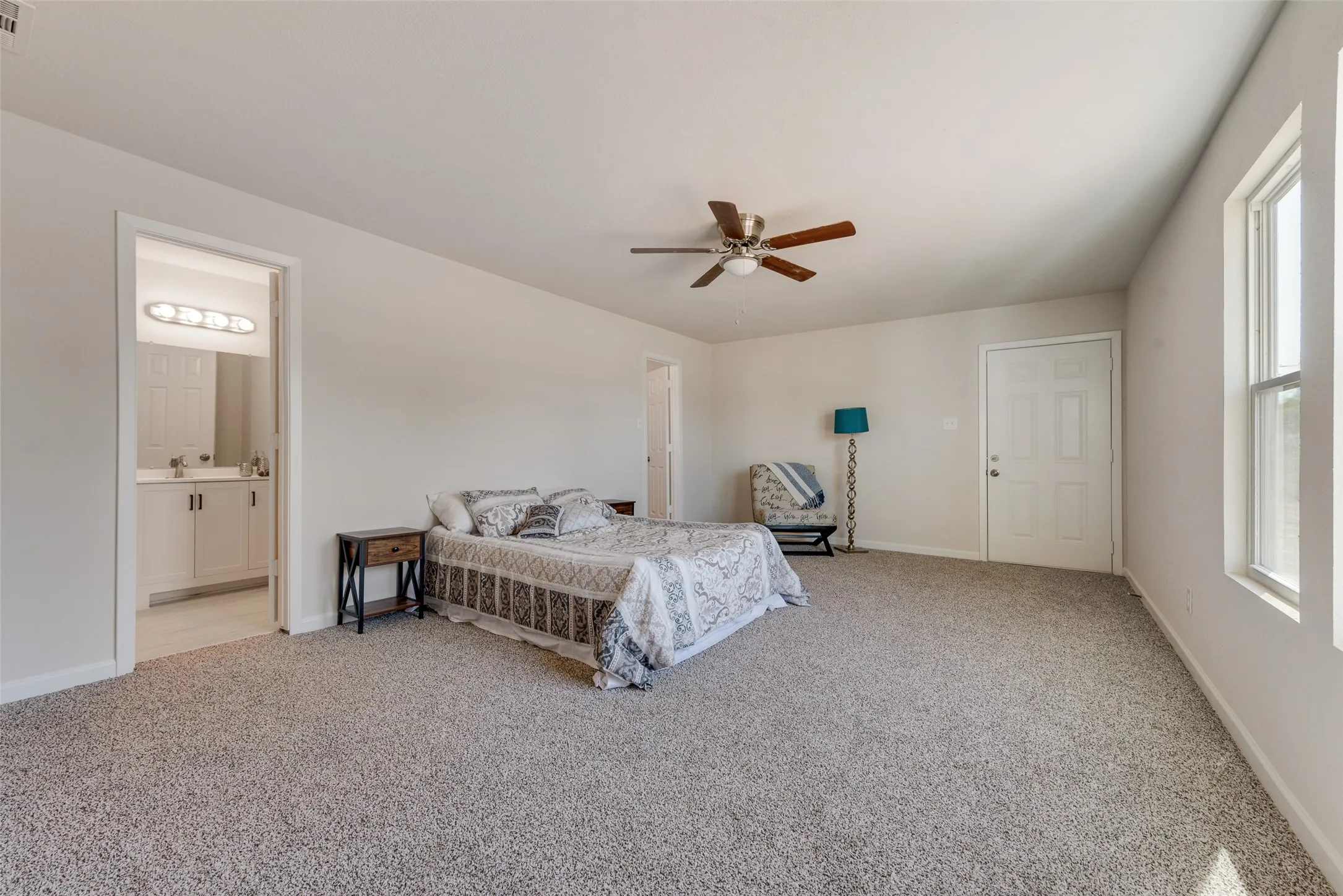 Single Family Residence For Sale in Denton County , 506 N Fm 156, Ponder, Texas 76259, 4 Bedroom, 3 Bathroom, Garage spaces, 2,100 Sqft, built in 1992, mls#21309079, Real Estate Agent in Ponder, Homes For Sale in Denton county, Homes For Sale in Ponder, Realtor in Ponder Texas, Real Estate Brokerage Independent Realty Texas, Luminita Cordes Realtor