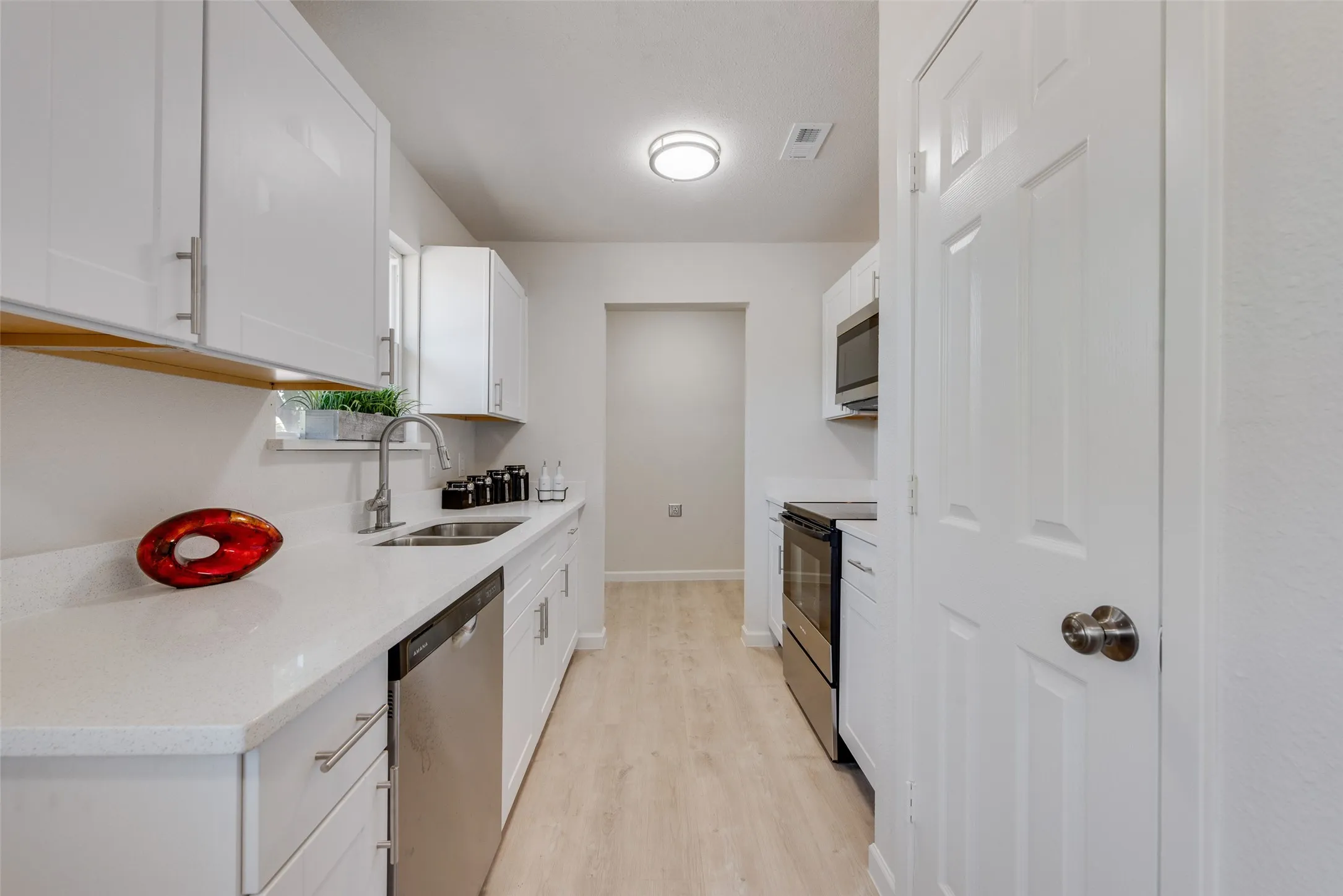 Single Family Residence For Sale in Denton County , 506 N Fm 156, Ponder, Texas 76259, 4 Bedroom, 3 Bathroom, Garage spaces, 2,100 Sqft, built in 1992, mls#21309079, Real Estate Agent in Ponder, Homes For Sale in Denton county, Homes For Sale in Ponder, Realtor in Ponder Texas, Real Estate Brokerage Independent Realty Texas, Luminita Cordes Realtor