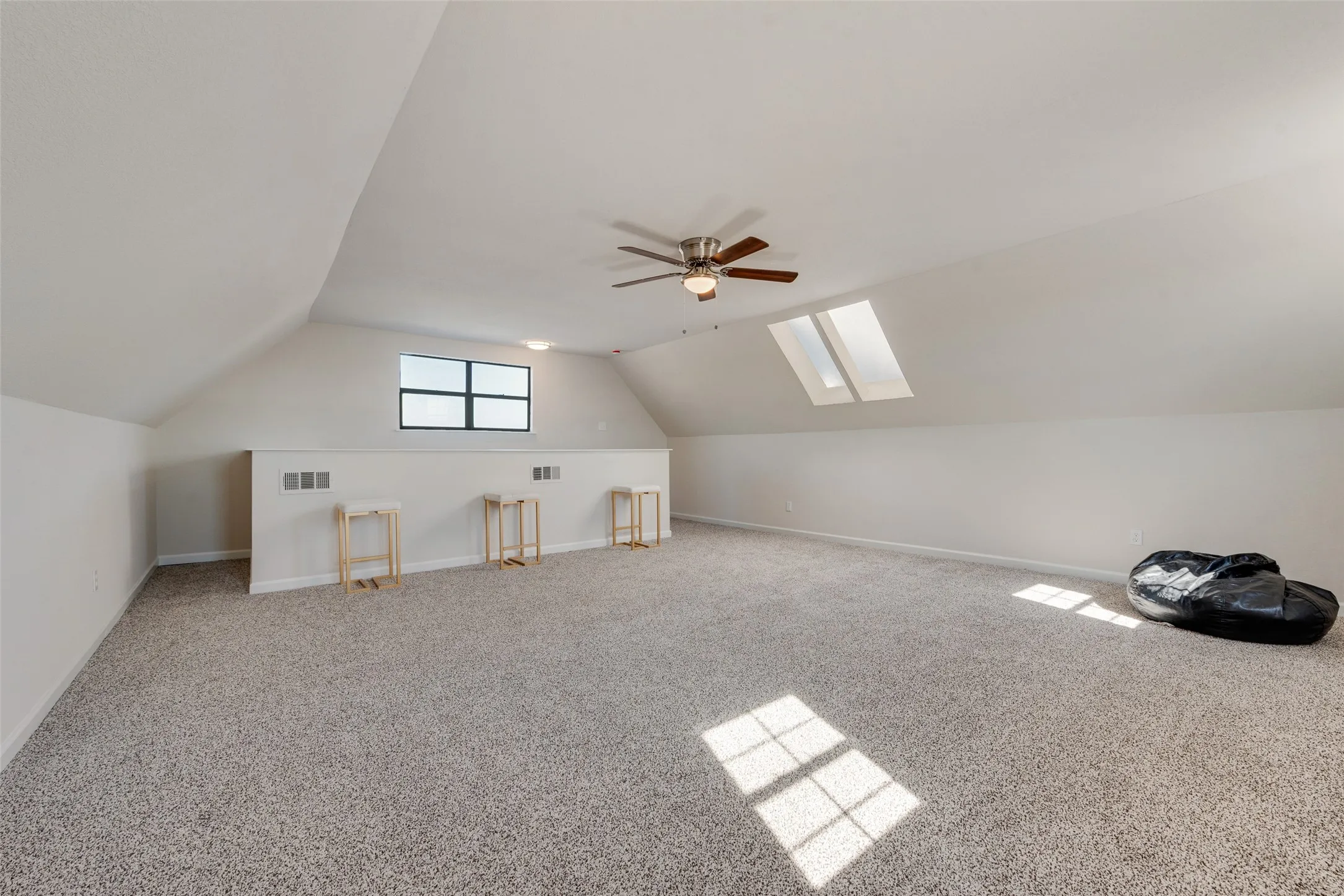 Single Family Residence For Sale in Denton County , 506 N Fm 156, Ponder, Texas 76259, 4 Bedroom, 3 Bathroom, Garage spaces, 2,100 Sqft, built in 1992, mls#21309079, Real Estate Agent in Ponder, Homes For Sale in Denton county, Homes For Sale in Ponder, Realtor in Ponder Texas, Real Estate Brokerage Independent Realty Texas, Luminita Cordes Realtor