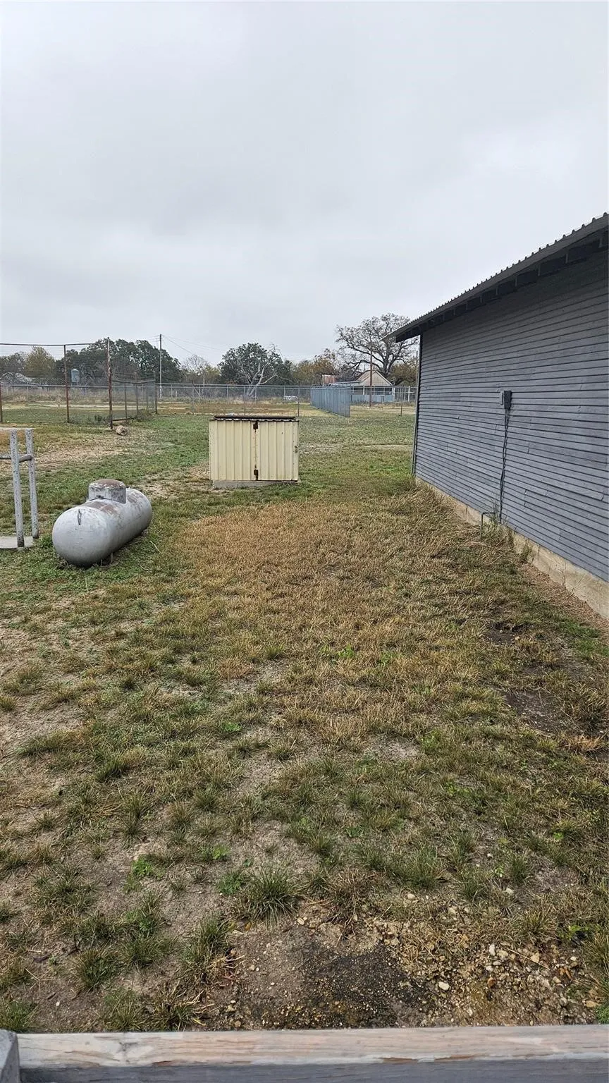 Single Family Residence For Sale in Mills County , 4 W Sherman Street, Mullin, Texas 76864, 1 Bedroom, 1 Bathroom, Garage spaces, 1,056 Sqft, built in 1940, mls#21309080, Real Estate Agent in Mullin, Homes For Sale in Mills county, Homes For Sale in Mullin, Realtor in Mullin Texas, Real Estate Brokerage Independent Realty Texas, Luminita Cordes Realtor