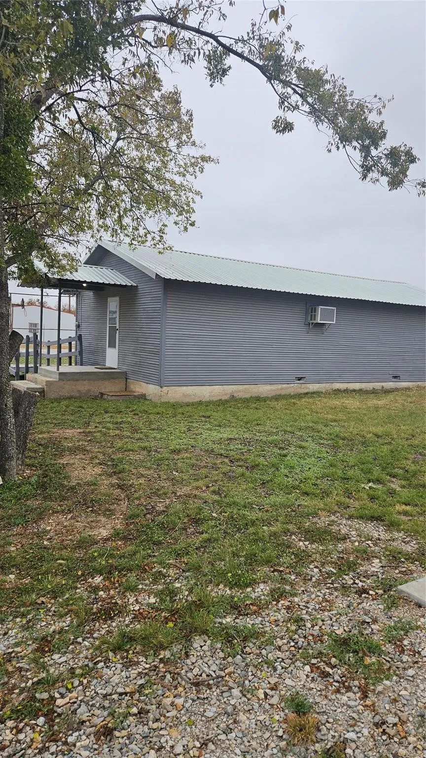 Single Family Residence For Sale in Mills County , 4 W Sherman Street, Mullin, Texas 76864, 1 Bedroom, 1 Bathroom, Garage spaces, 1,056 Sqft, built in 1940, mls#21309080, Real Estate Agent in Mullin, Homes For Sale in Mills county, Homes For Sale in Mullin, Realtor in Mullin Texas, Real Estate Brokerage Independent Realty Texas, Luminita Cordes Realtor