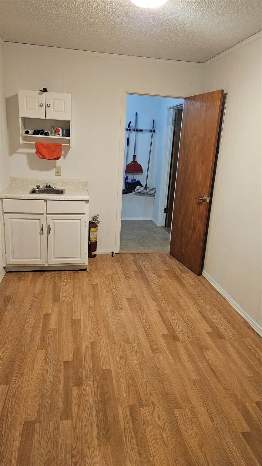 Single Family Residence For Sale in Mills County , 4 W Sherman Street, Mullin, Texas 76864, 1 Bedroom, 1 Bathroom, Garage spaces, 1,056 Sqft, built in 1940, mls#21309080, Real Estate Agent in Mullin, Homes For Sale in Mills county, Homes For Sale in Mullin, Realtor in Mullin Texas, Real Estate Brokerage Independent Realty Texas, Luminita Cordes Realtor