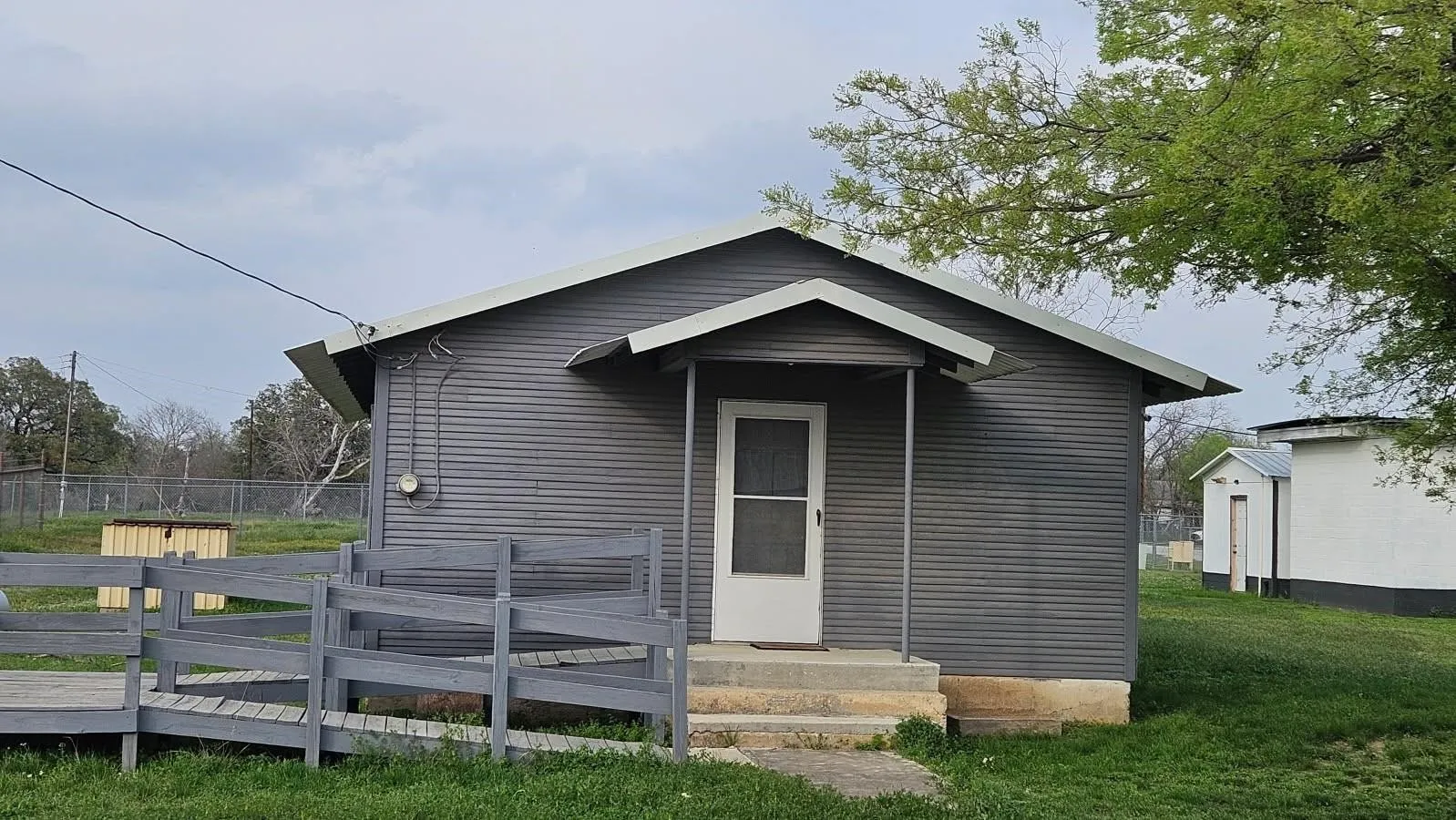 Single Family Residence For Sale in Mills County , 4 W Sherman Street, Mullin, Texas 76864, 1 Bedroom, 1 Bathroom, Garage spaces, 1,056 Sqft, built in 1940, mls#21309080, Real Estate Agent in Mullin, Homes For Sale in Mills county, Homes For Sale in Mullin, Realtor in Mullin Texas, Real Estate Brokerage Independent Realty Texas, Luminita Cordes Realtor