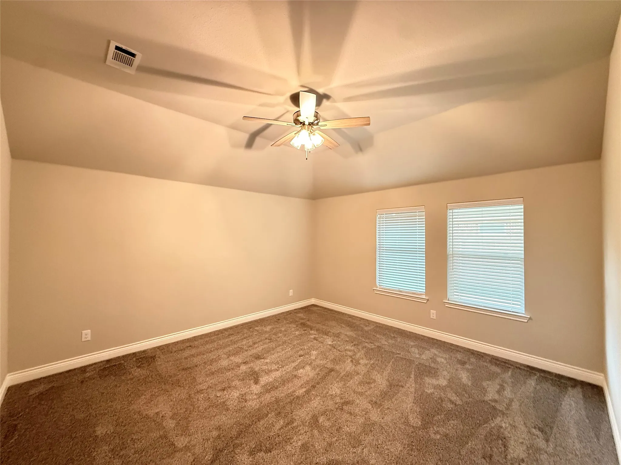 Single Family Residence For Sale in Hunt County , 704 Hardaway Drive, Greenville, Texas 75402, 3 Bedroom, 2 Bathroom, 2 Garage spaces, 1,612 Sqft, built in 2023, mls#21281190, Real Estate Agent in Greenville, Homes For Sale in Hunt county, Homes For Sale in Greenville, Realtor in Greenville Texas, Real Estate Brokerage Independent Realty Texas, Luminita Cordes Realtor