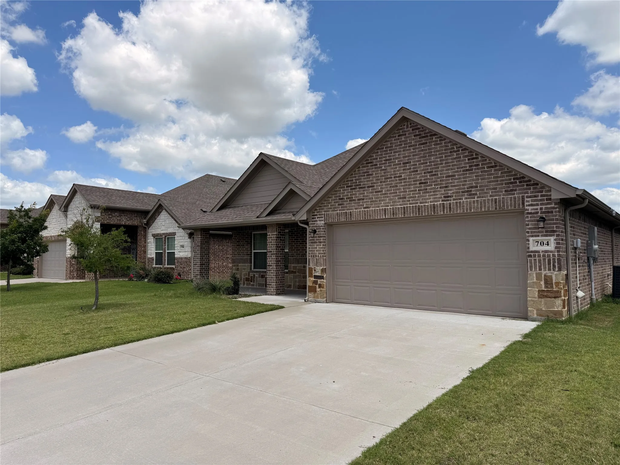 Single Family Residence For Sale in Hunt County , 704 Hardaway Drive, Greenville, Texas 75402, 3 Bedroom, 2 Bathroom, 2 Garage spaces, 1,612 Sqft, built in 2023, mls#21281190, Real Estate Agent in Greenville, Homes For Sale in Hunt county, Homes For Sale in Greenville, Realtor in Greenville Texas, Real Estate Brokerage Independent Realty Texas, Luminita Cordes Realtor