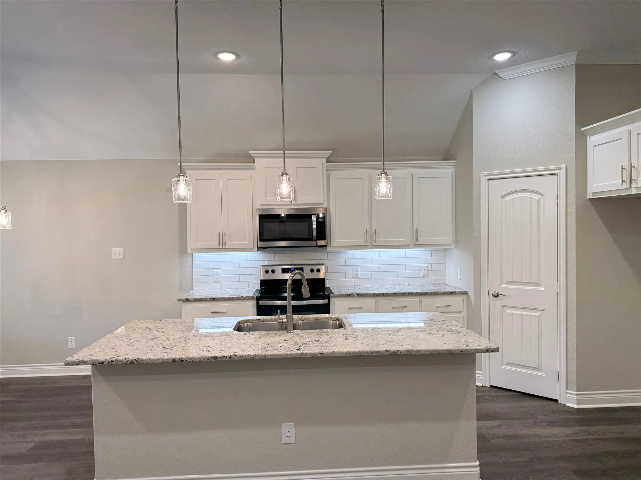 Single Family Residence For Sale in Hunt County , 704 Hardaway Drive, Greenville, Texas 75402, 3 Bedroom, 2 Bathroom, 2 Garage spaces, 1,612 Sqft, built in 2023, mls#21281190, Real Estate Agent in Greenville, Homes For Sale in Hunt county, Homes For Sale in Greenville, Realtor in Greenville Texas, Real Estate Brokerage Independent Realty Texas, Luminita Cordes Realtor