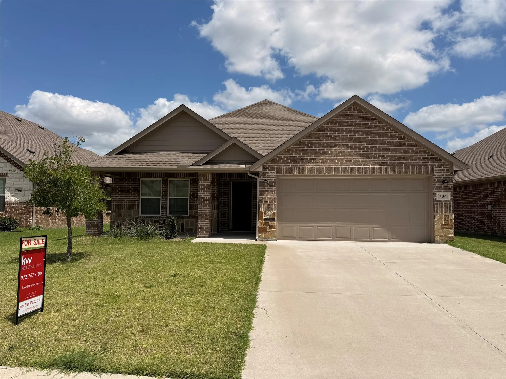 Single Family Residence For Sale in Hunt County , 704 Hardaway Drive, Greenville, Texas 75402, 3 Bedroom, 2 Bathroom, 2 Garage spaces, 1,612 Sqft, built in 2023, mls#21281190, Real Estate Agent in Greenville, Homes For Sale in Hunt county, Homes For Sale in Greenville, Realtor in Greenville Texas, Real Estate Brokerage Independent Realty Texas, Luminita Cordes Realtor