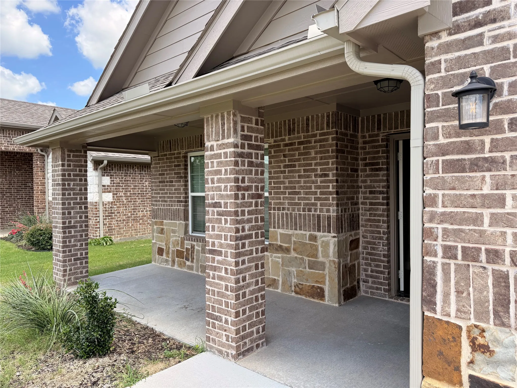 Single Family Residence For Sale in Hunt County , 704 Hardaway Drive, Greenville, Texas 75402, 3 Bedroom, 2 Bathroom, 2 Garage spaces, 1,612 Sqft, built in 2023, mls#21281190, Real Estate Agent in Greenville, Homes For Sale in Hunt county, Homes For Sale in Greenville, Realtor in Greenville Texas, Real Estate Brokerage Independent Realty Texas, Luminita Cordes Realtor